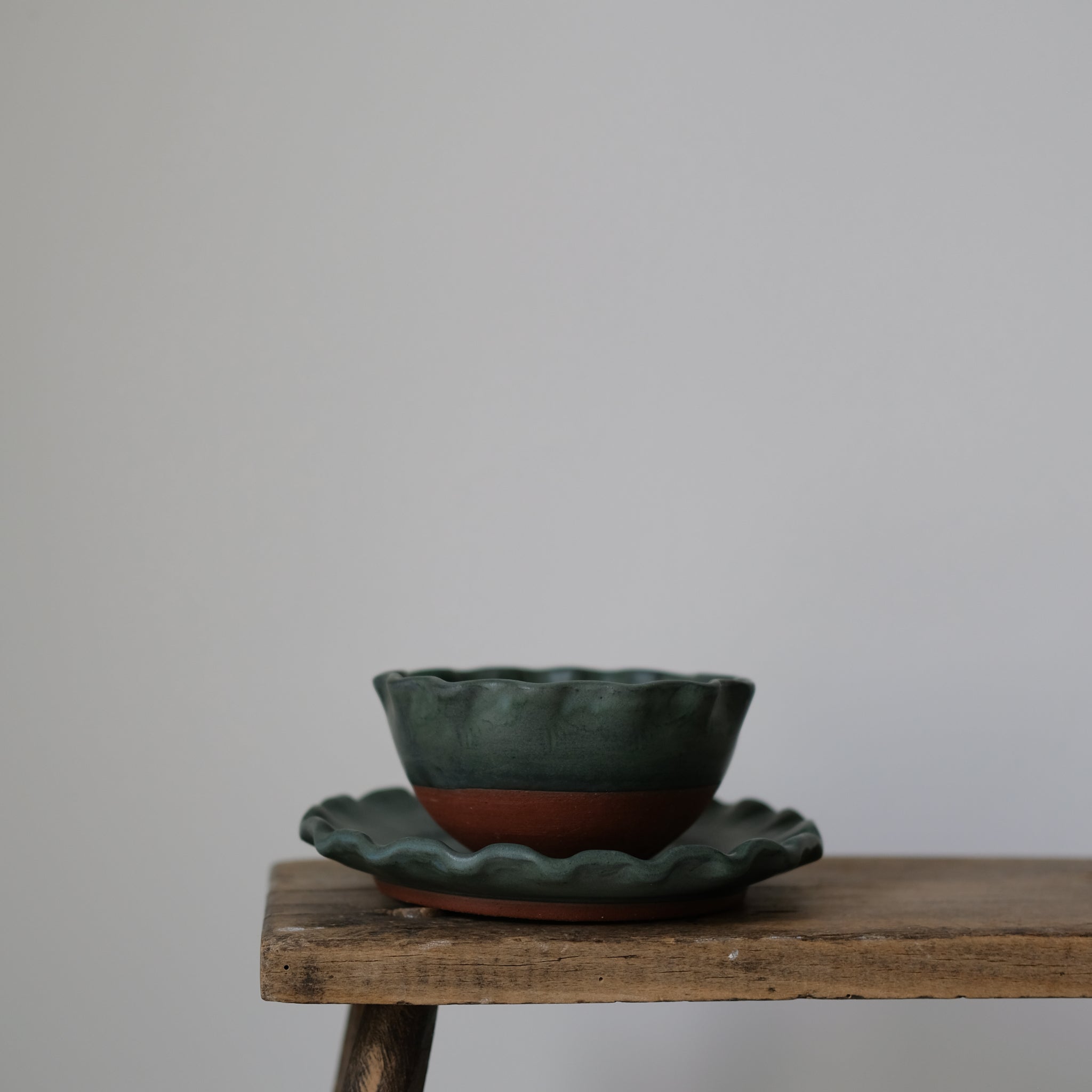 Bol en argile rouge verts de Perla Valtierra chez Brutal Ceramics