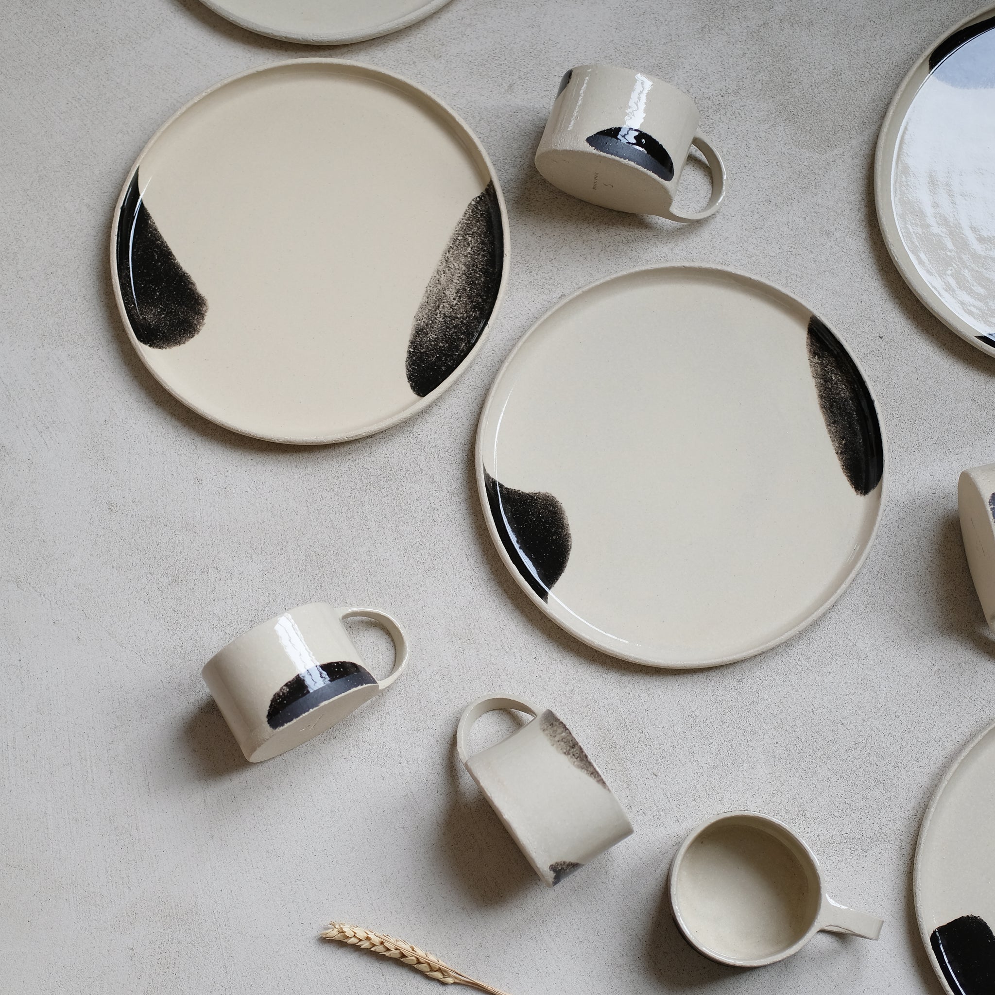 Tasse en grès par Sarah Thomas Céramiques chez Brutal Ceramics
