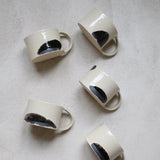 Tasse en grès par Sarah Thomas Céramiques chez Brutal Ceramics