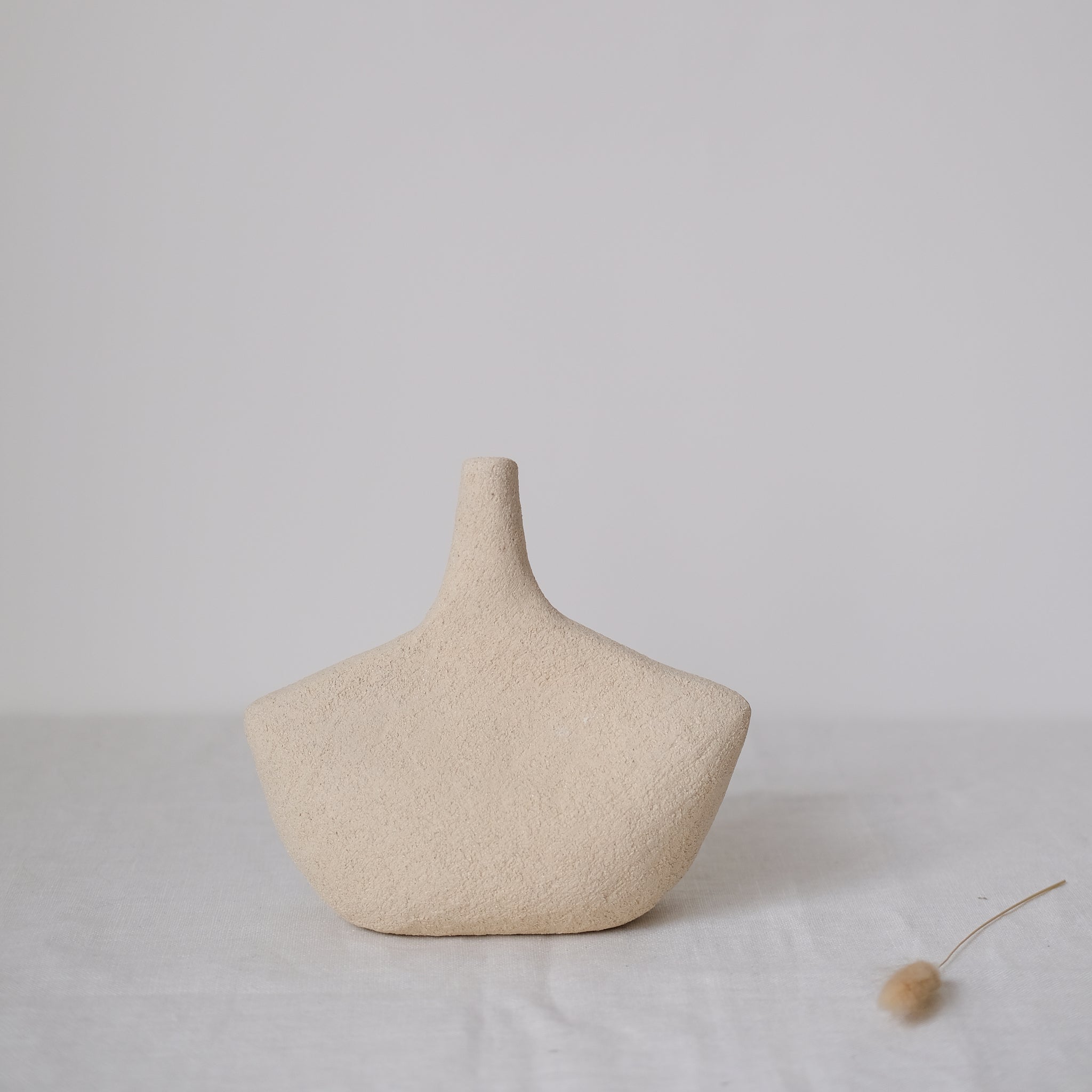 Grand vase Oiseau_02 - Sable par Stéphanie Petit chez Brutal
