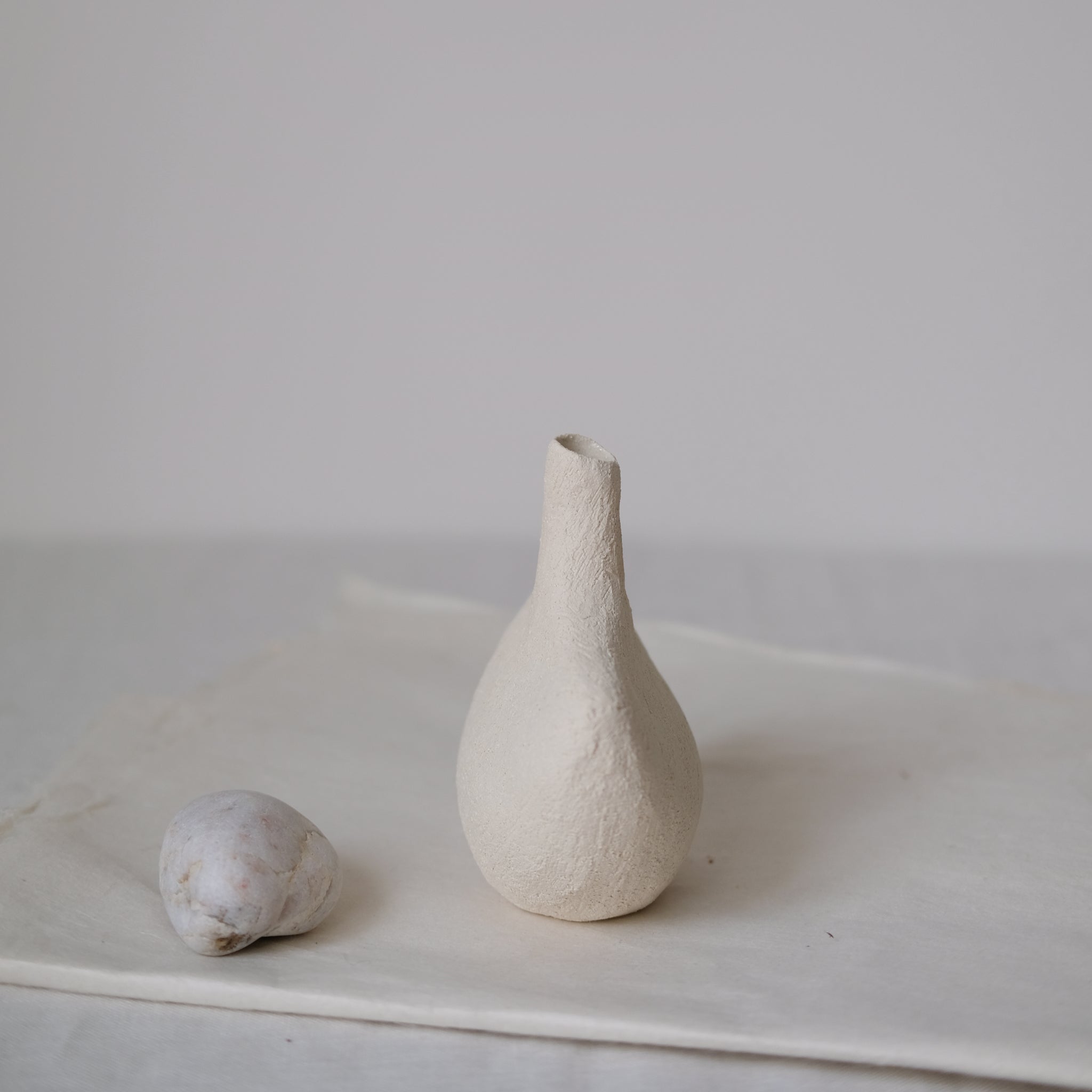 Petit vase Oiseau_07 - Blanc par Stéphanie Petit chez Brutal