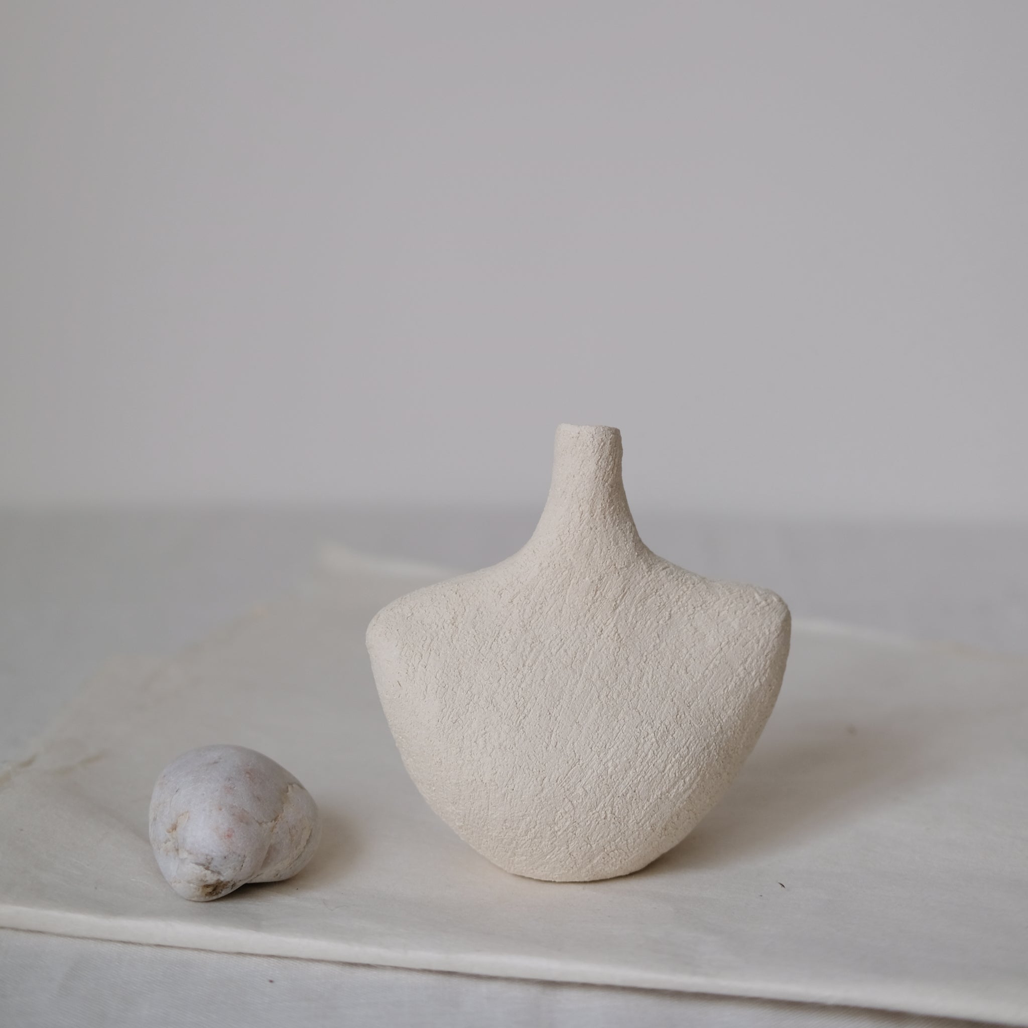 Petit vase Oiseau_07 - Blanc par Stéphanie Petit chez Brutal