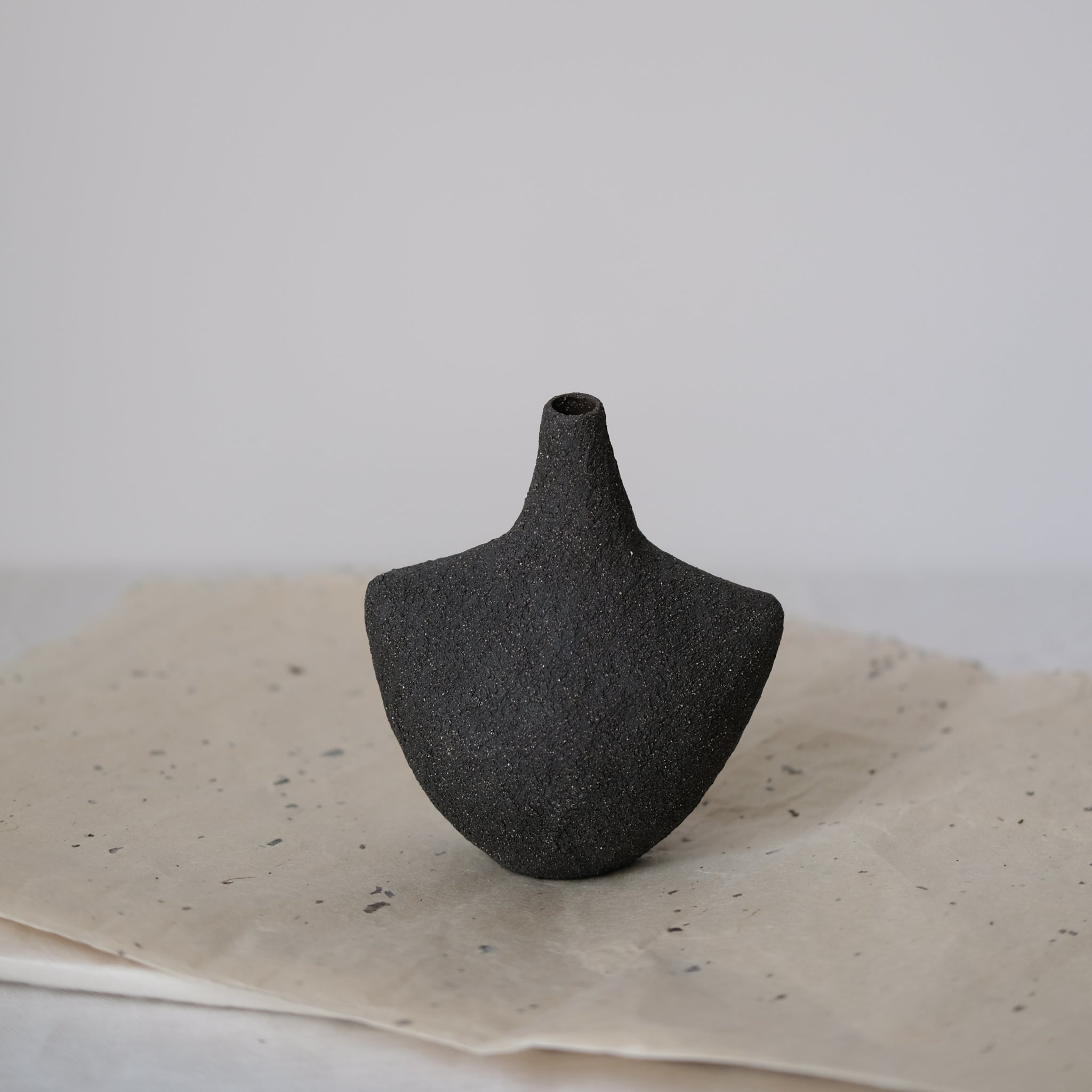 Petit vase Oiseau_09 - Noir par Stéphanie Petit chez Brutal