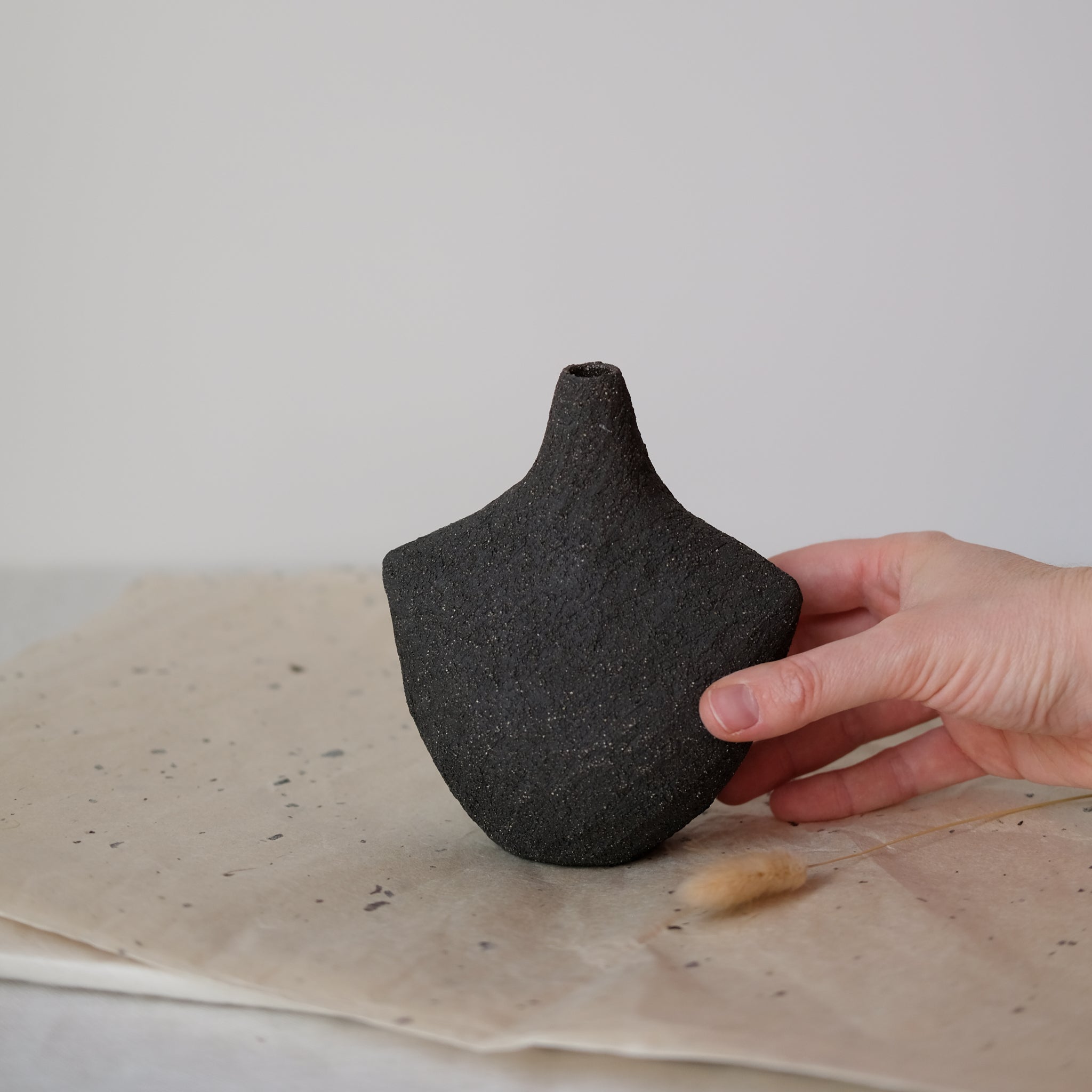 Petit vase Oiseau_10 - Noir par Stéphanie Petit chez Brutal
