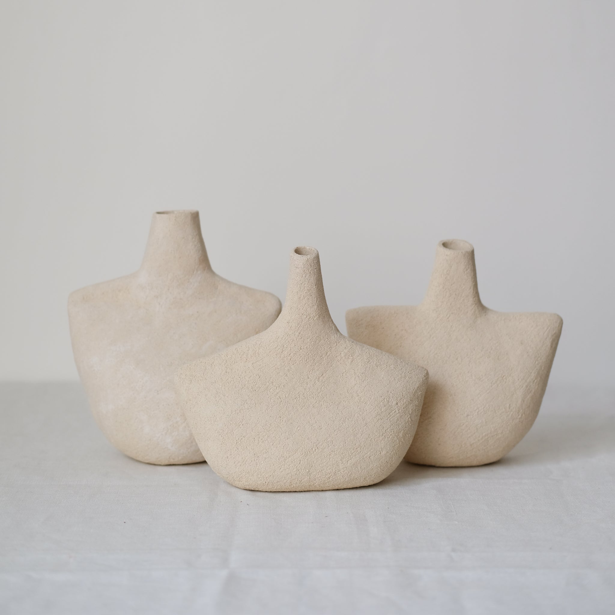 Grand vase Oiseau_03 - Sable par Stéphanie Petit chez Brutal
