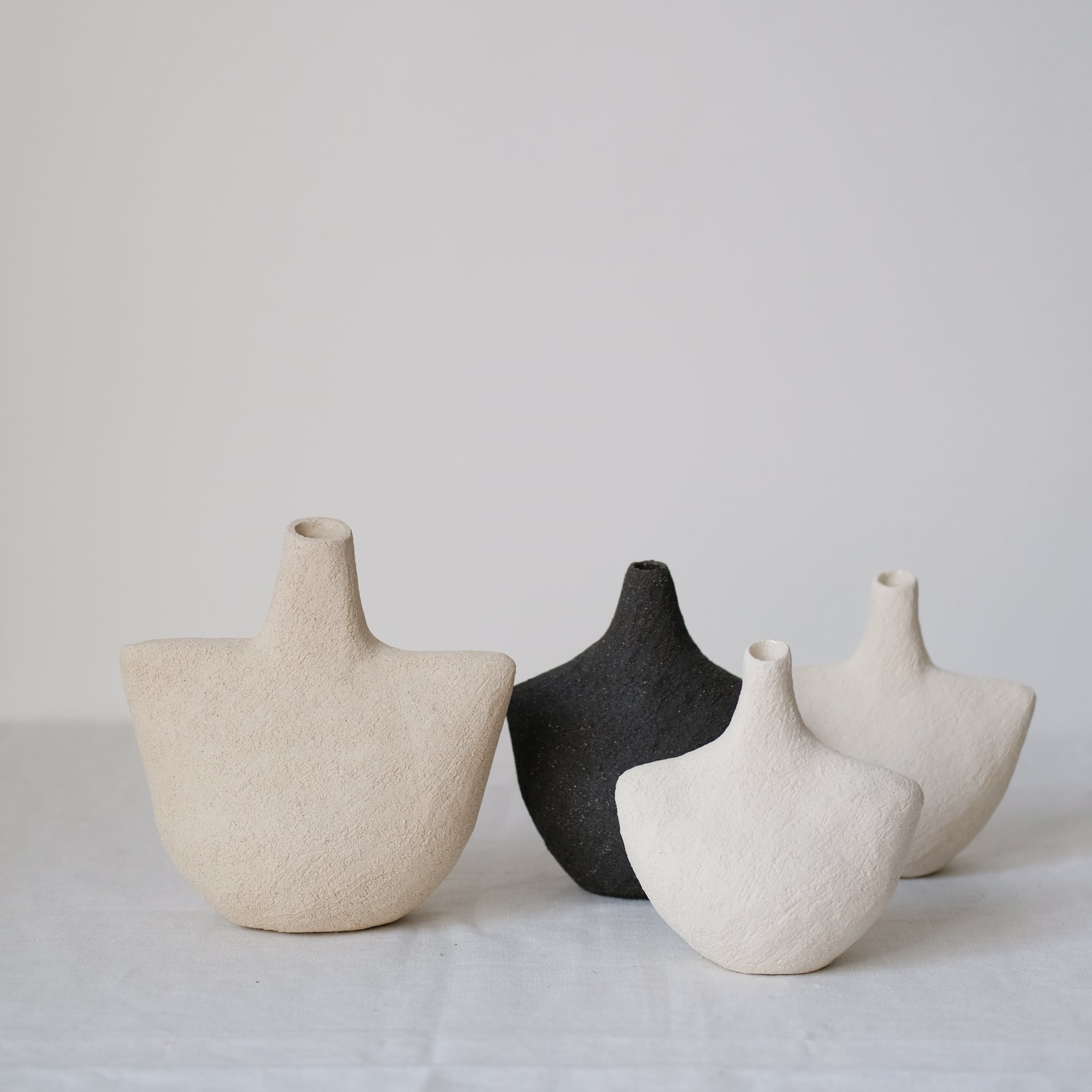 Petit vase Oiseau_08 - Blanc par Stéphanie Petit chez Brutal
