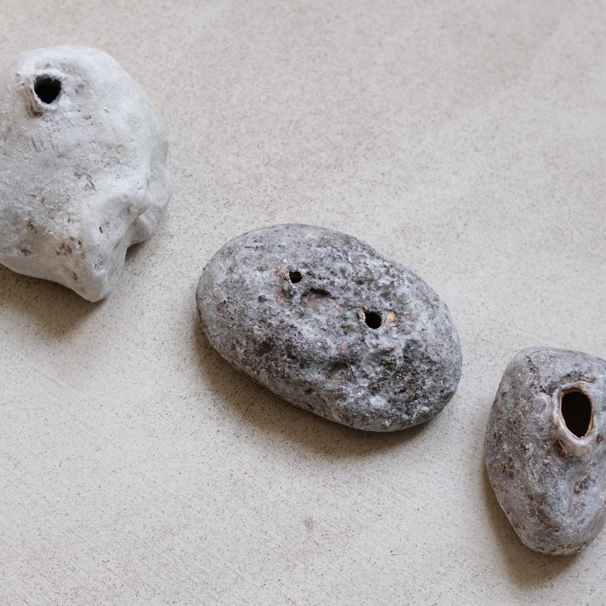 Vase Mallorca, Spain 2019 - H 4cm - Gris de Yellow Nose Studio chez Brutal Ceramics