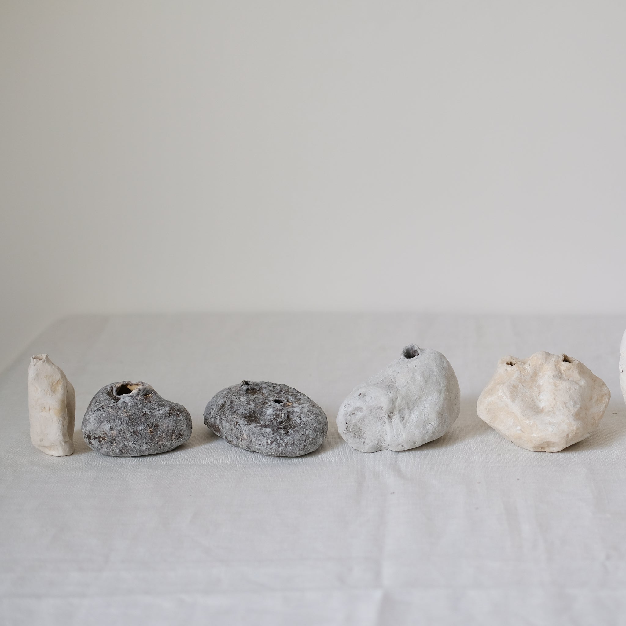 Vase Mallorca, Spain 2019 - H 4cm - Gris de Yellow Nose Studio chez Brutal Ceramics