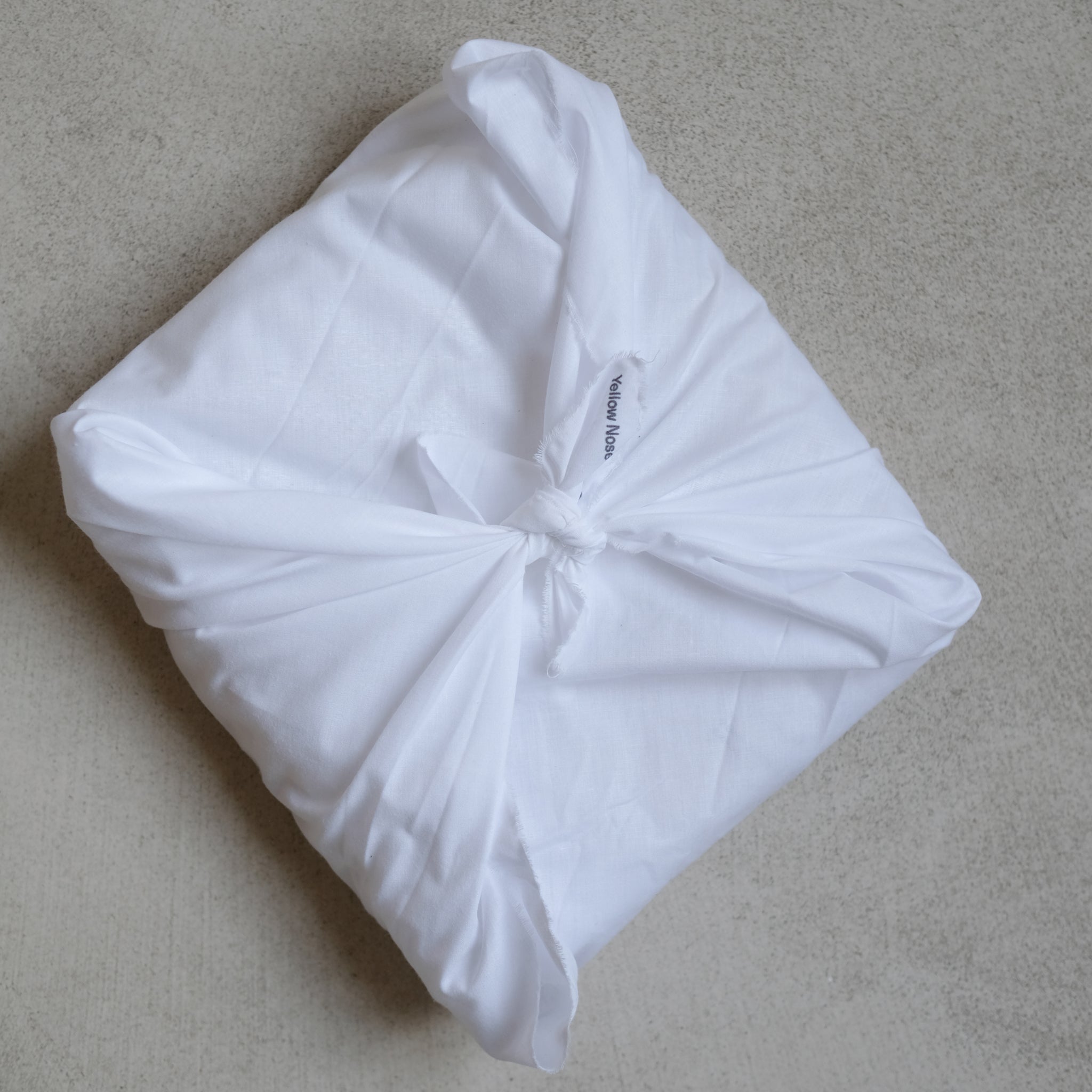 Assiette D 20cm "Reclining"- Blanc de Yellow Nose Studio x Yuka Tanaka chez Brutal Ceramics
