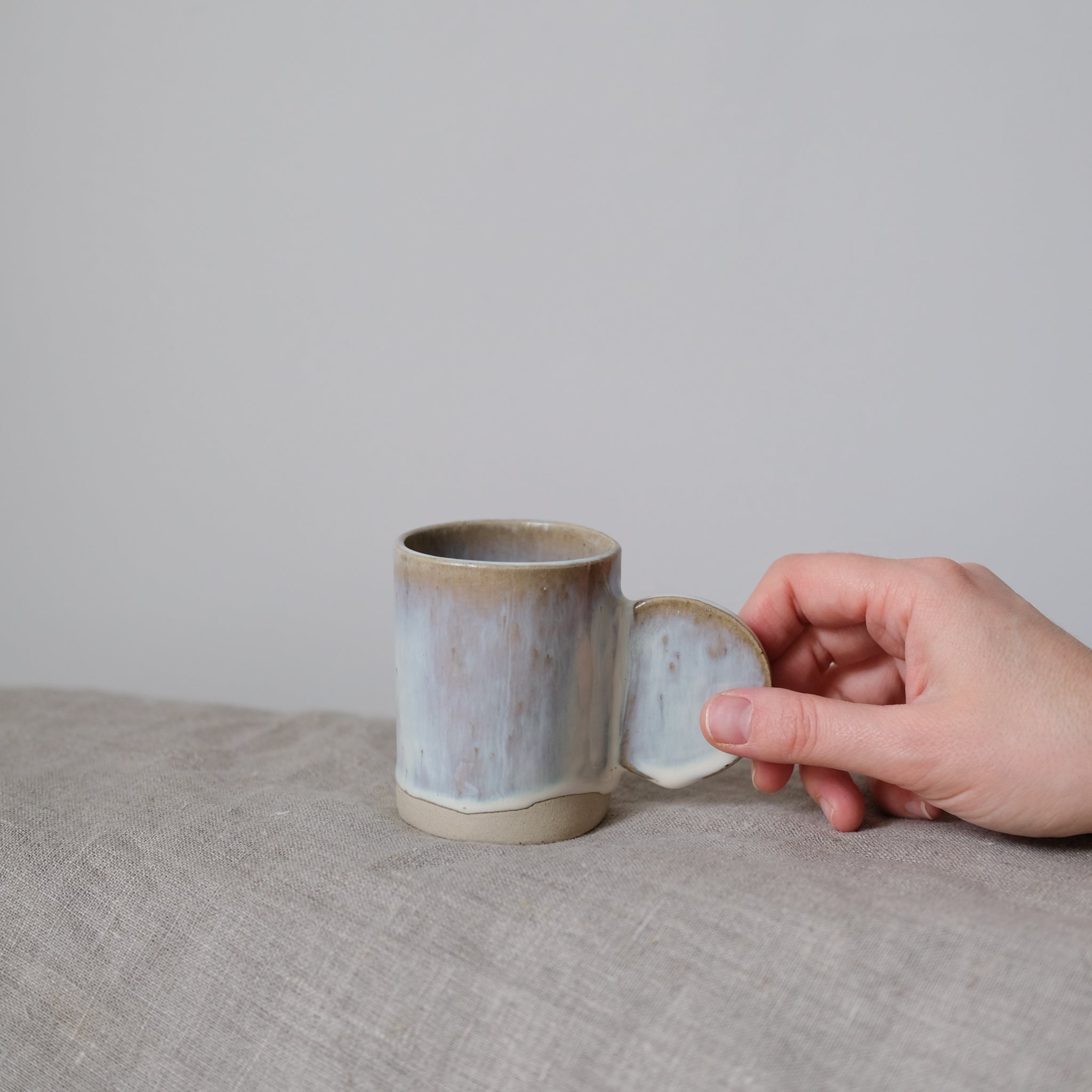 Tasse en grès par mr céramiques chez Brutal Ceramics