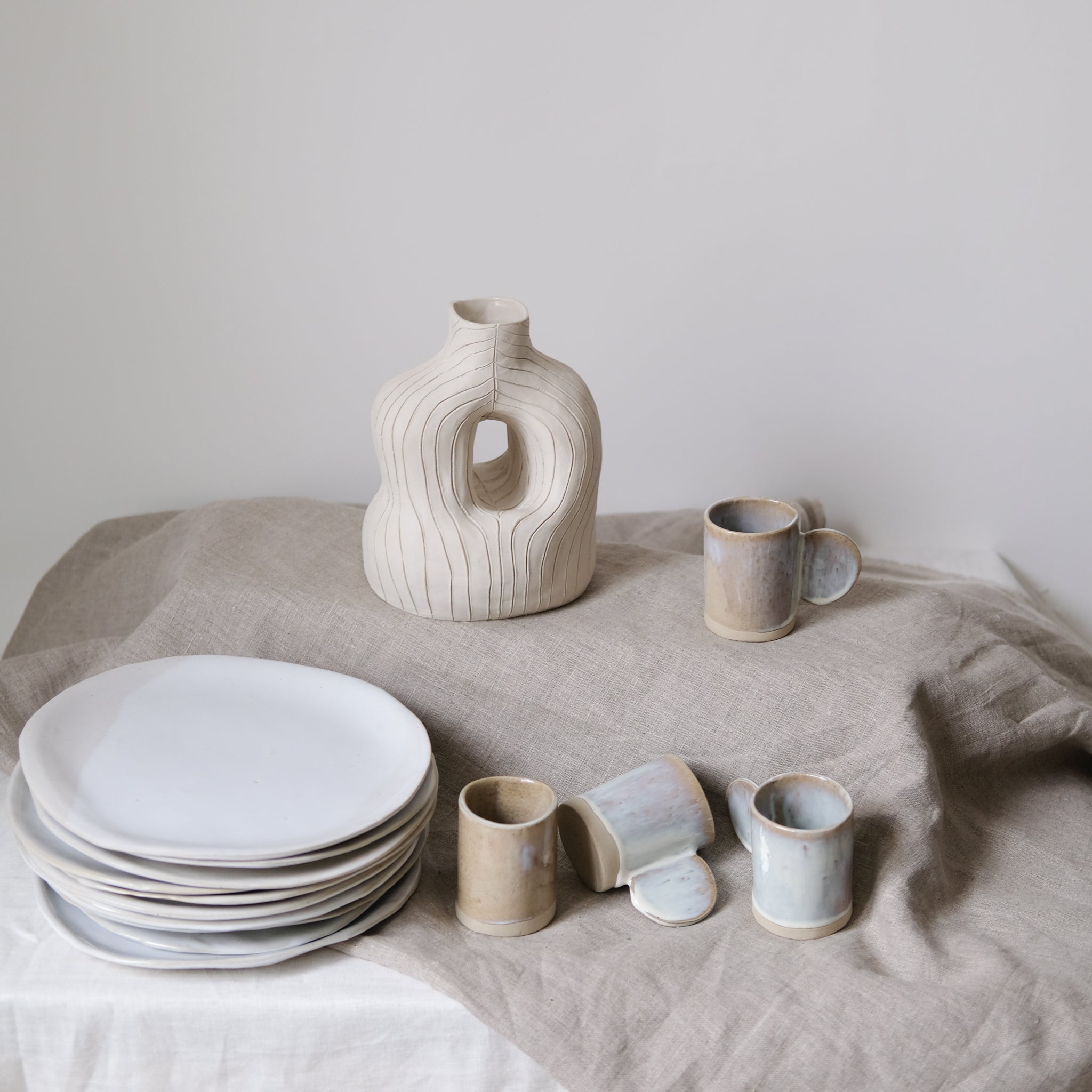 Assiette en grès par mr céramiques chez Brutal Ceramics