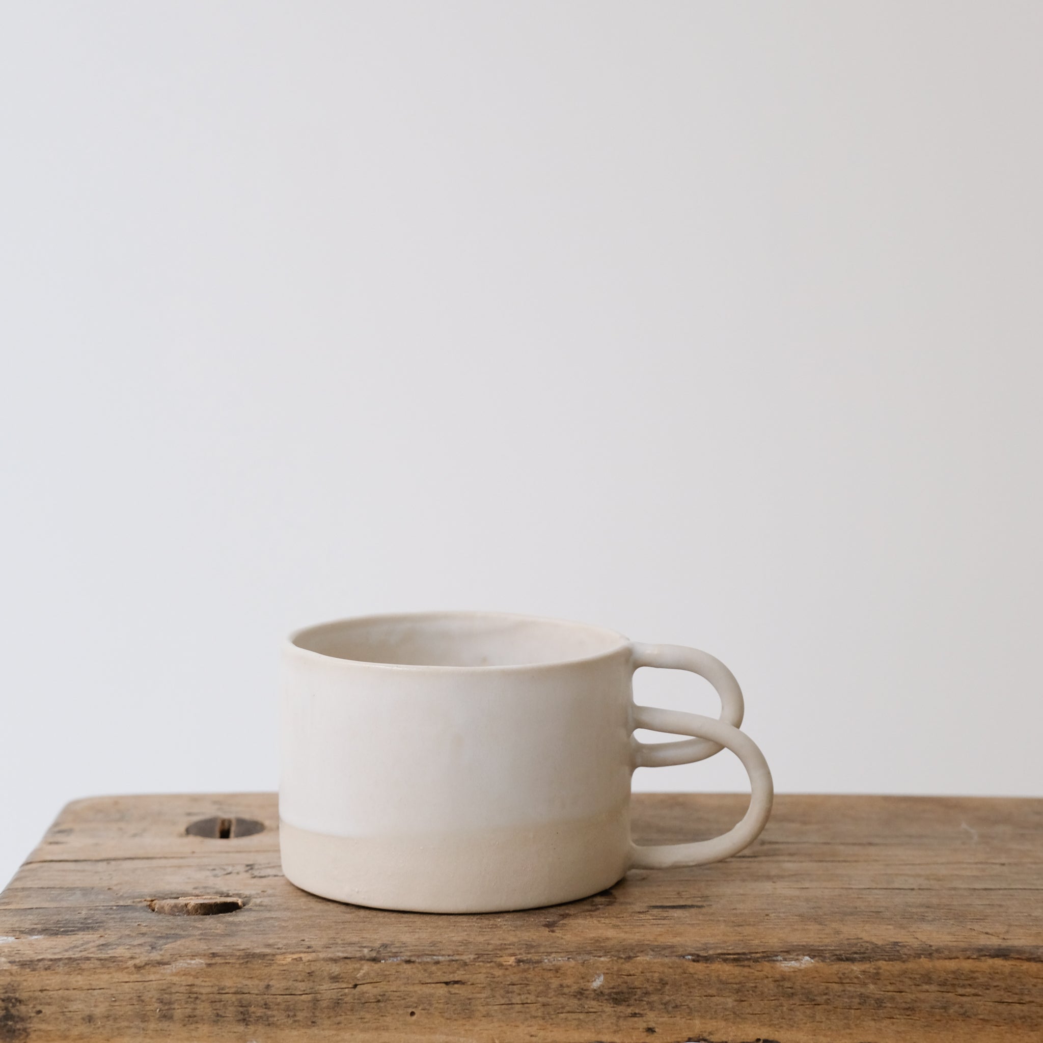 Mug Loop de la designer d'objet Camille Esnée chez Brutal Ceramics