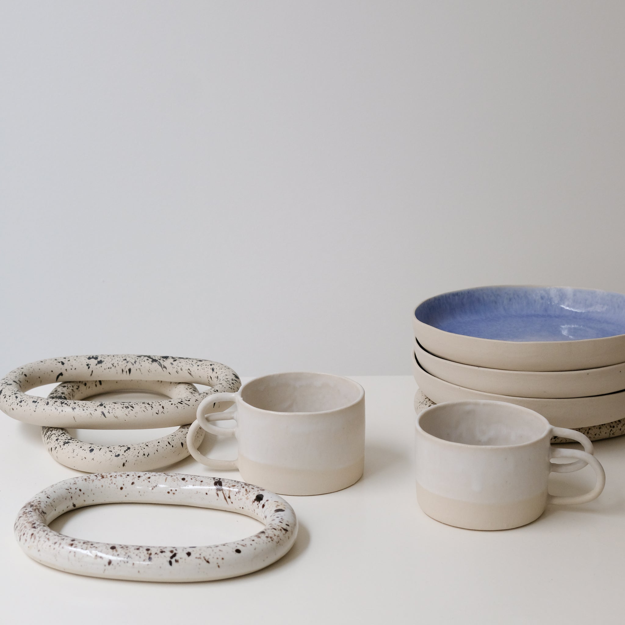 Mug Loop de la designer d'objet Camille Esnée chez Brutal Ceramics
