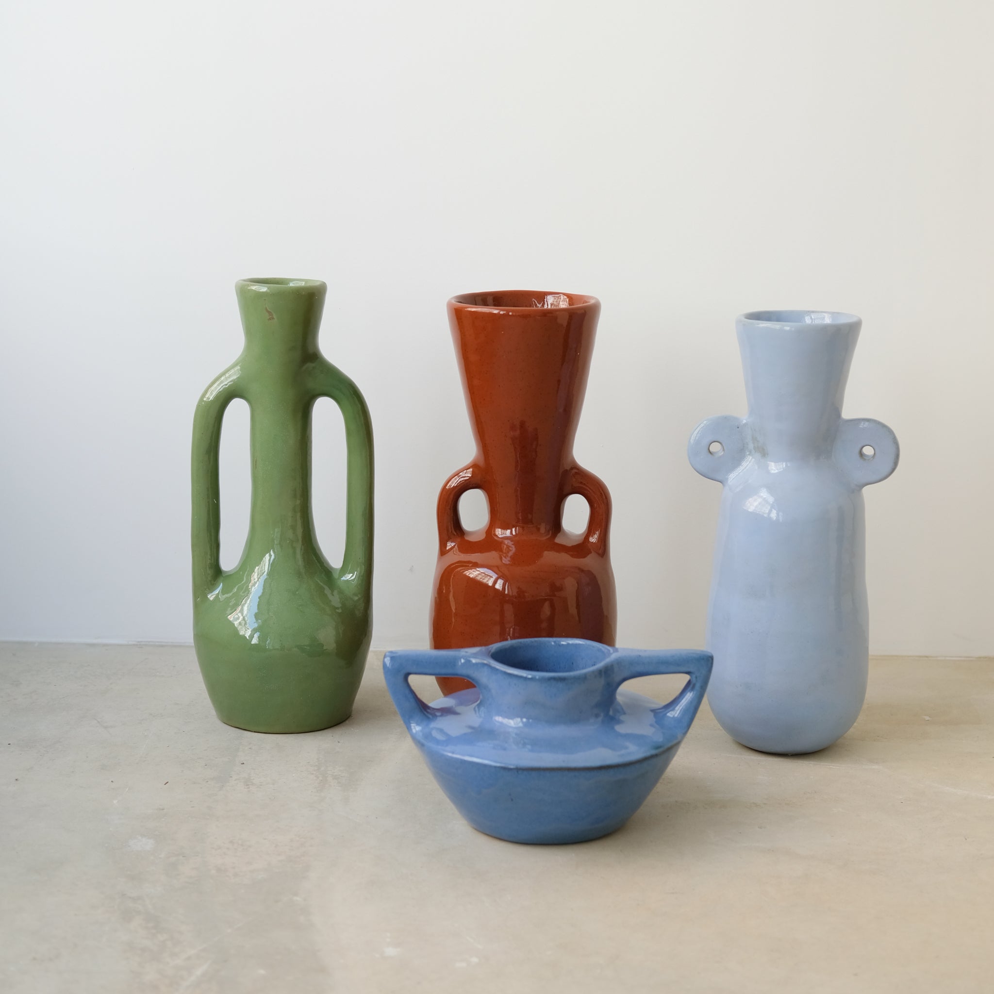 Vase 04 en grès, bleu intense par Jade Paton chez Brutal Ceramics