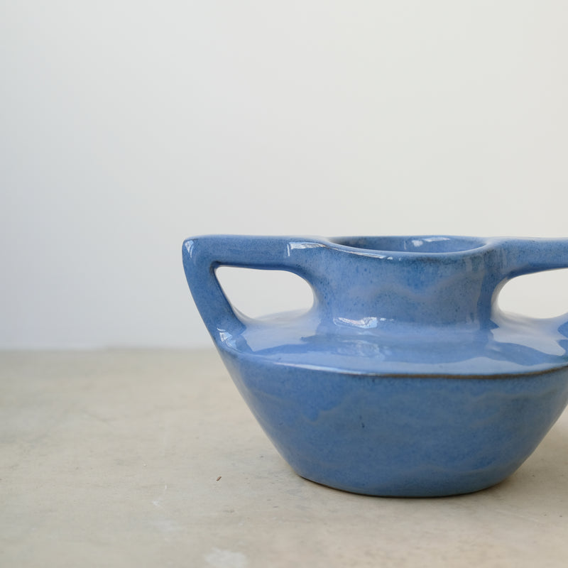 Vase 04 en grès, bleu intense par Jade Paton chez Brutal Ceramics