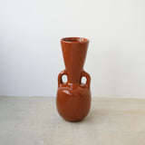 Vase 05 en grès, rouge brillant par Jade Paton chez Brutal Ceramics