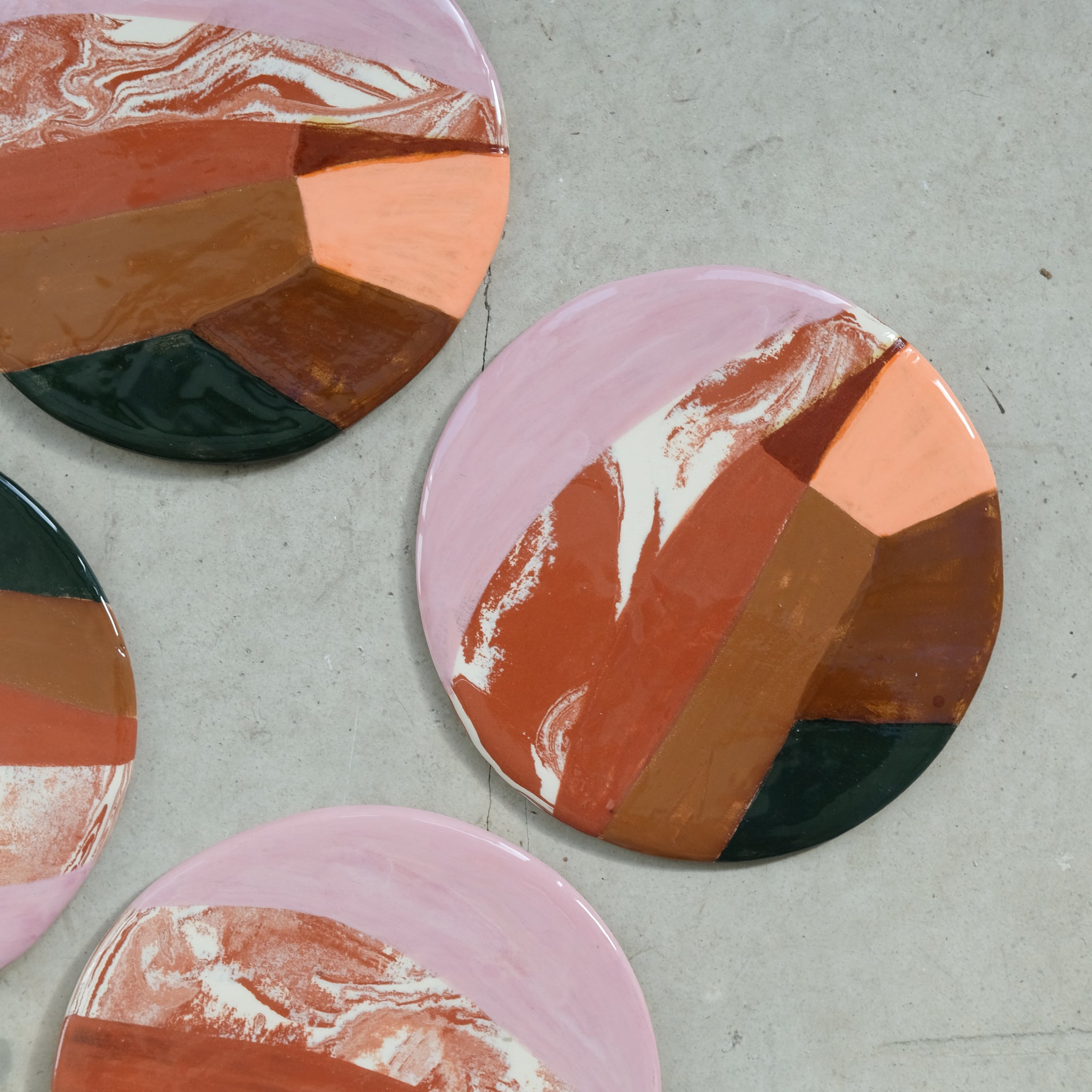 Assiette plate 19,5cm Agadir par Rosi Mistou pour Brutal Ceramics