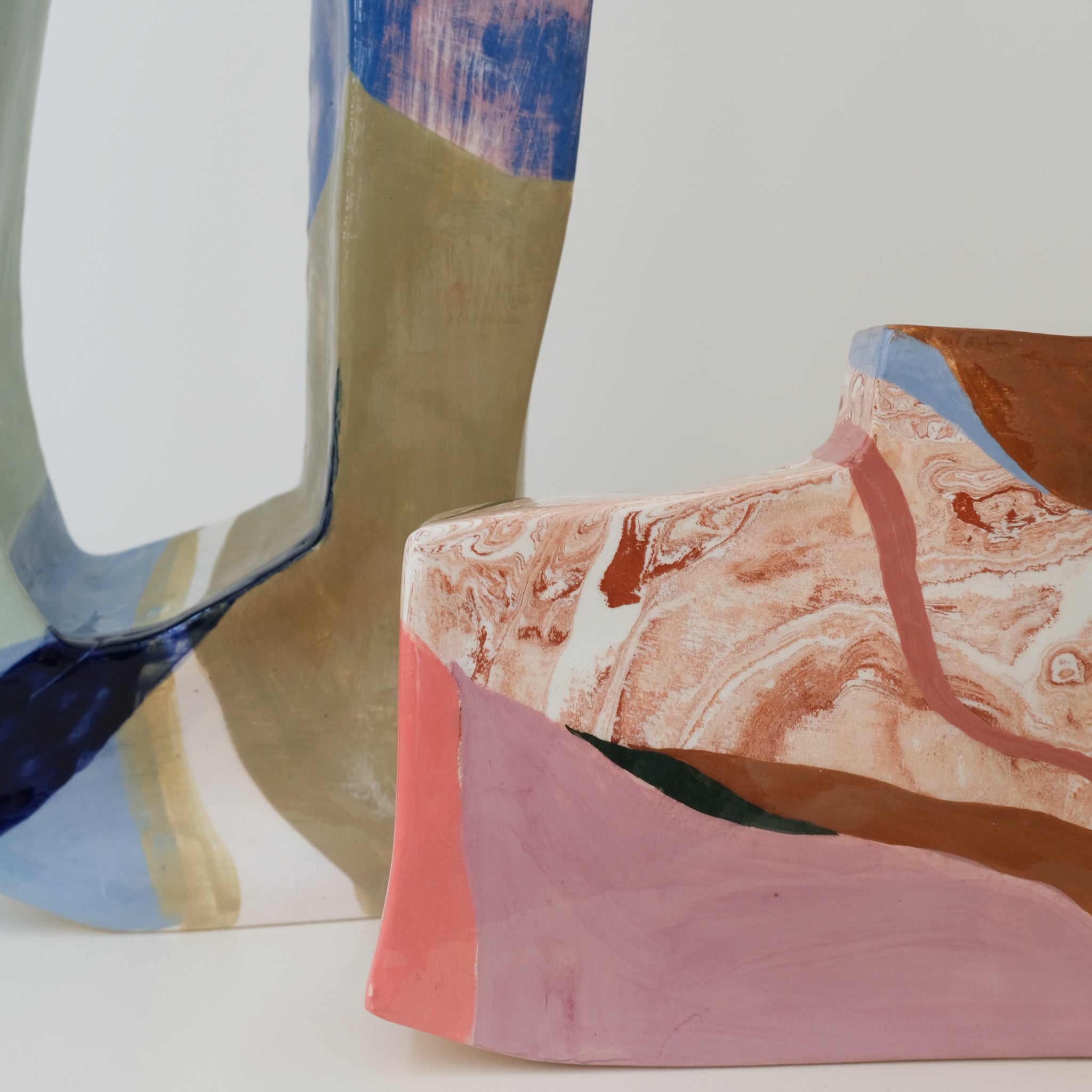 Vase en faïence H 18cm Santiago par Rosi Mistou pour Brutal Ceramics