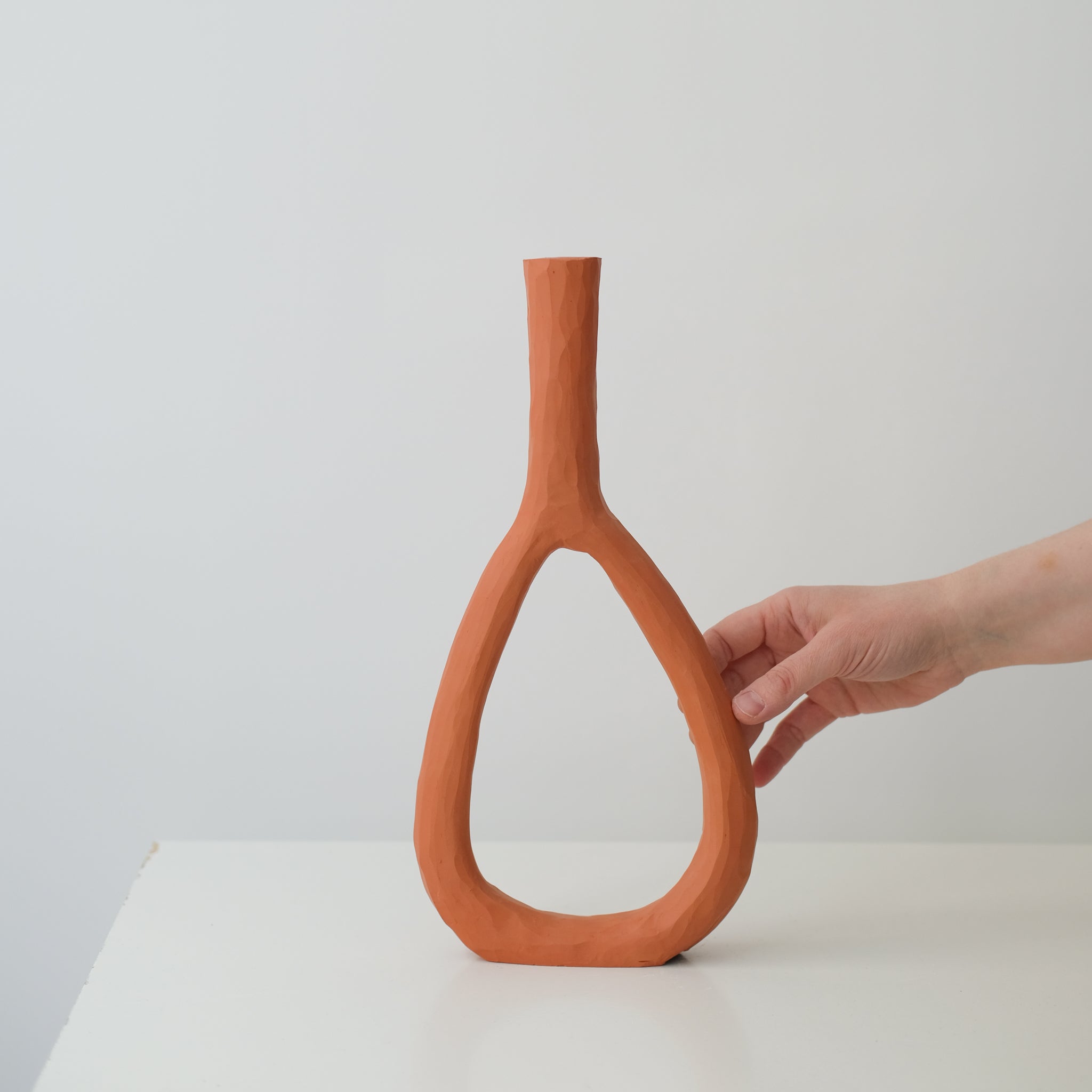 Bougeoir 02 H 34,5cm par Rosi Mistou pour Brutal Ceramics