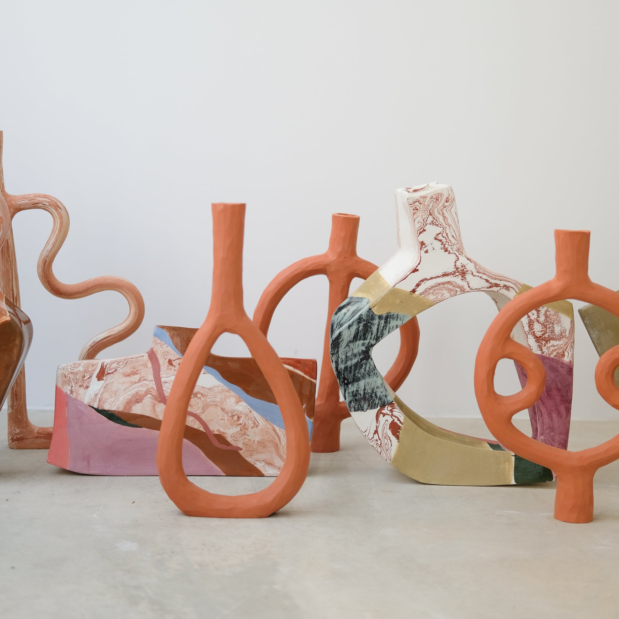 Vase en faïence H 35cm Berlin par Rosi Mistou pour Brutal Ceramics