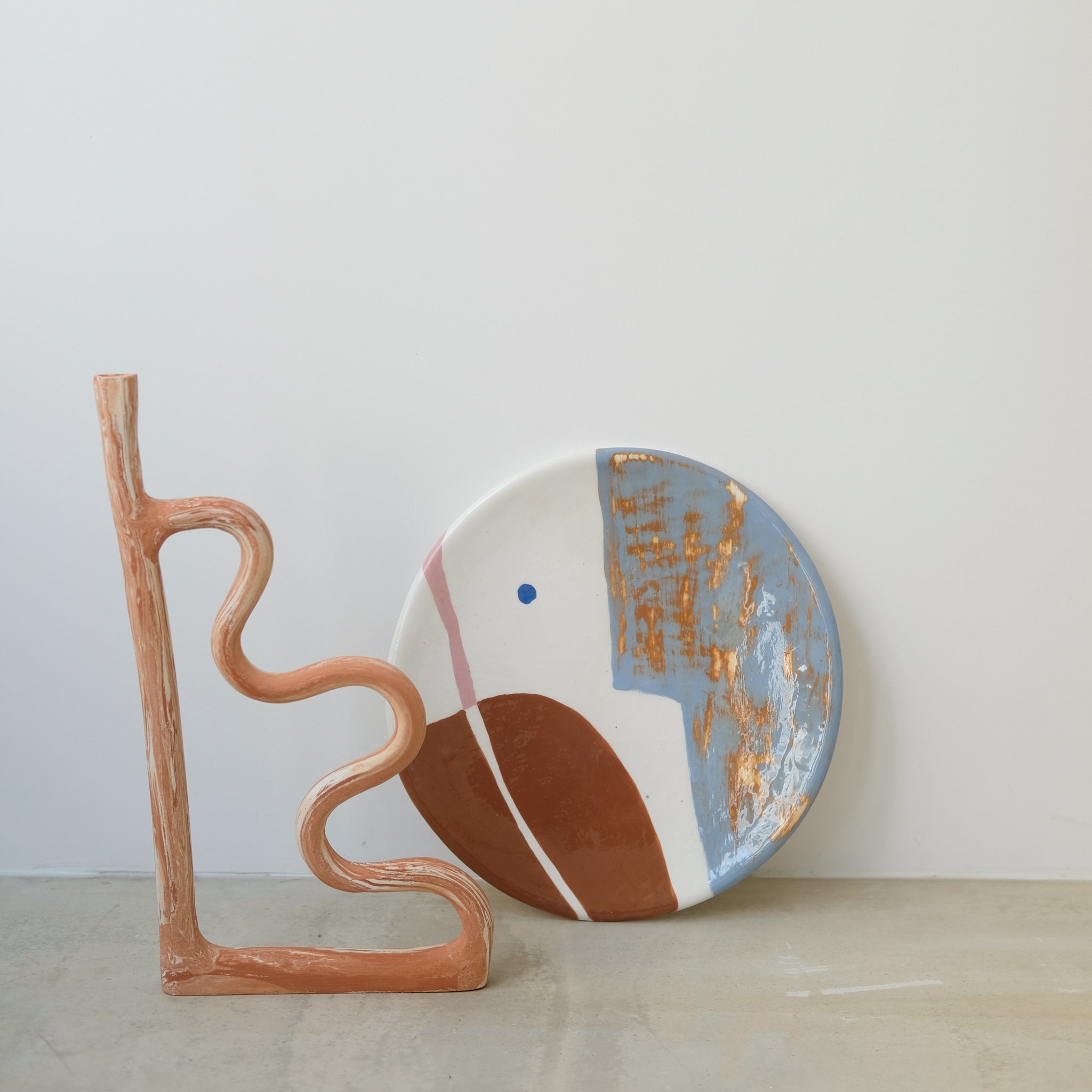 Plat 33cm Pondichéry par Rosi Mistou pour Brutal Ceramics