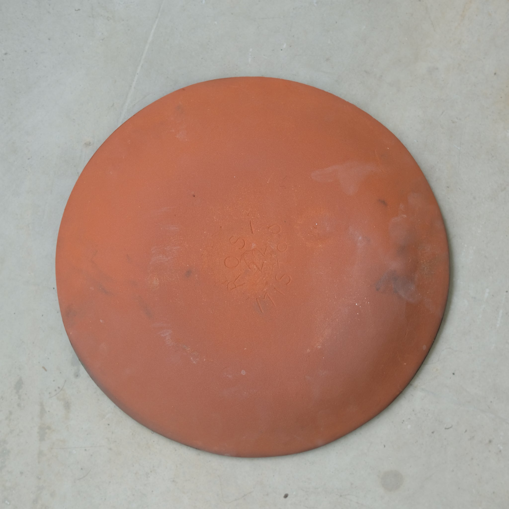 Plat creux 26cm Cluj par Rosi Mistou pour Brutal Ceramics