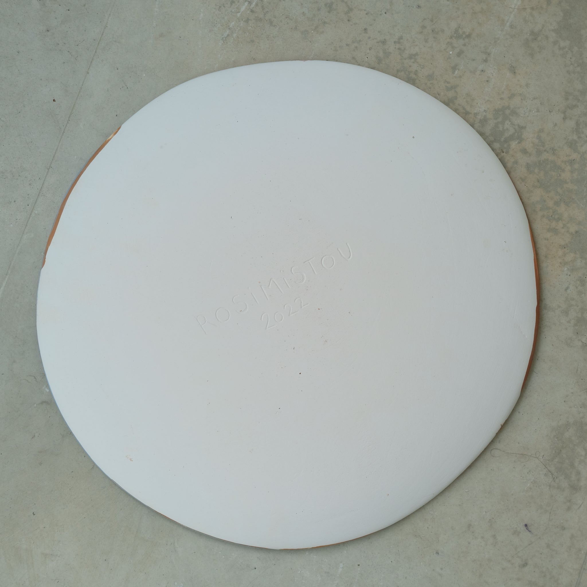 Plat 33cm Pondichéry par Rosi Mistou pour Brutal Ceramics