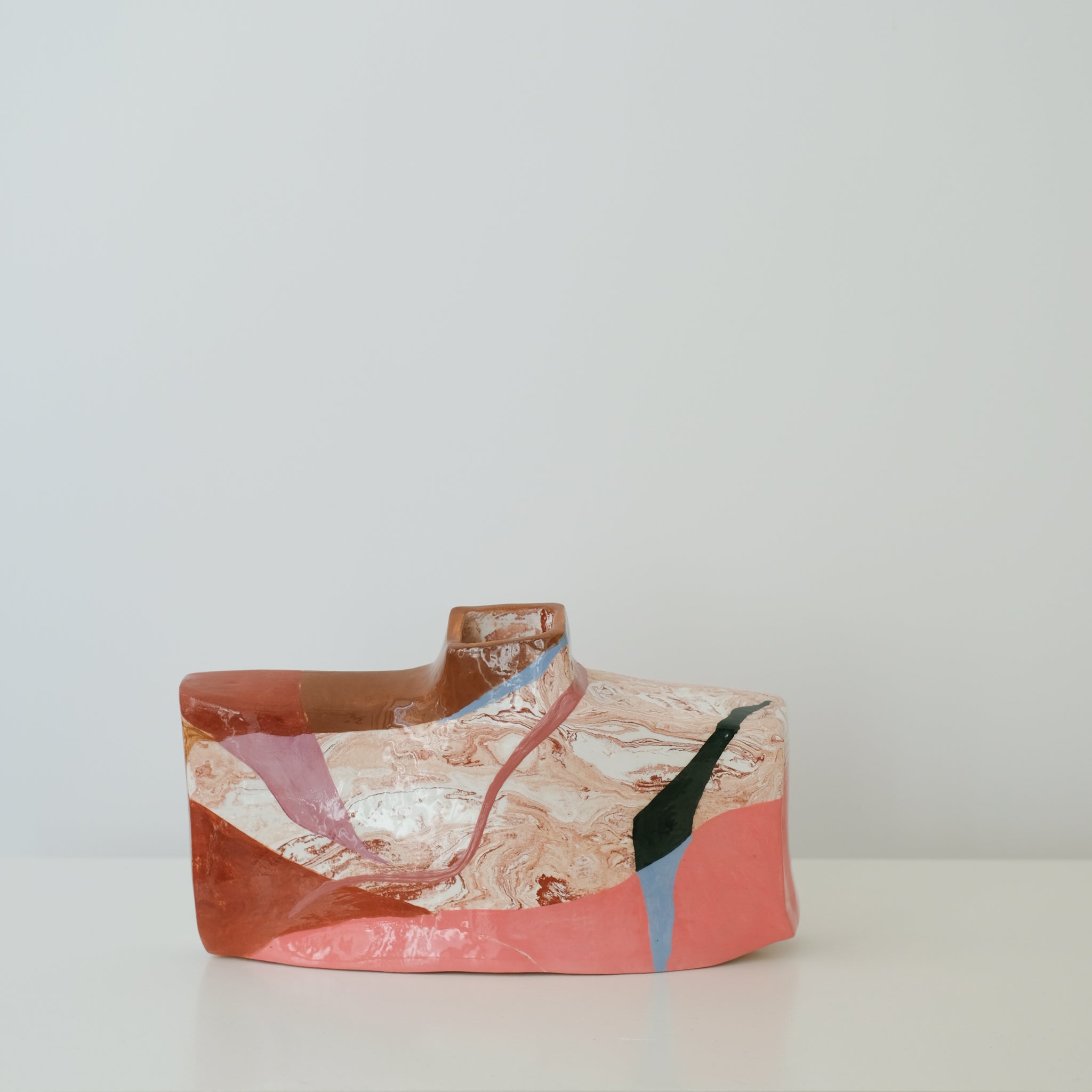 Vase en faïence H 18cm Santiago par Rosi Mistou pour Brutal Ceramics