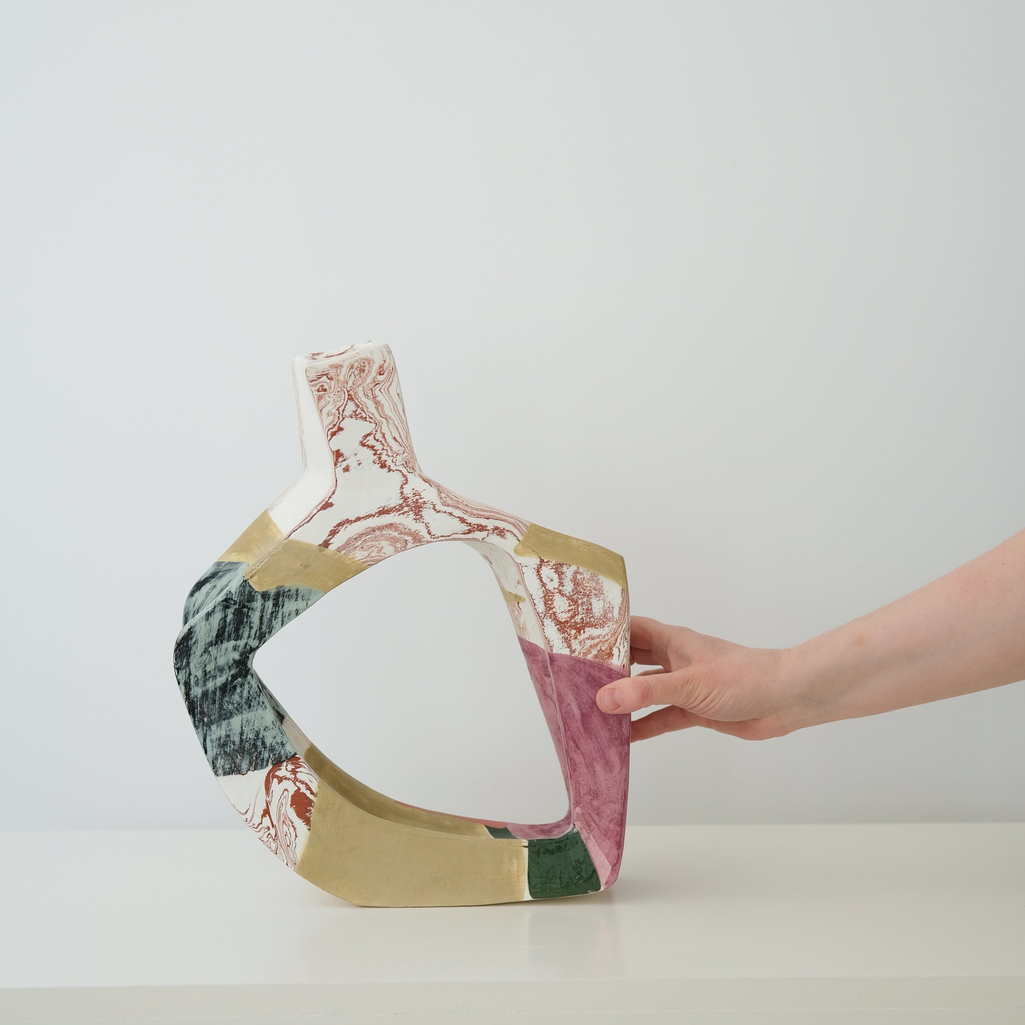 Vase en faïence H 35cm Berlin par Rosi Mistou pour Brutal Ceramics