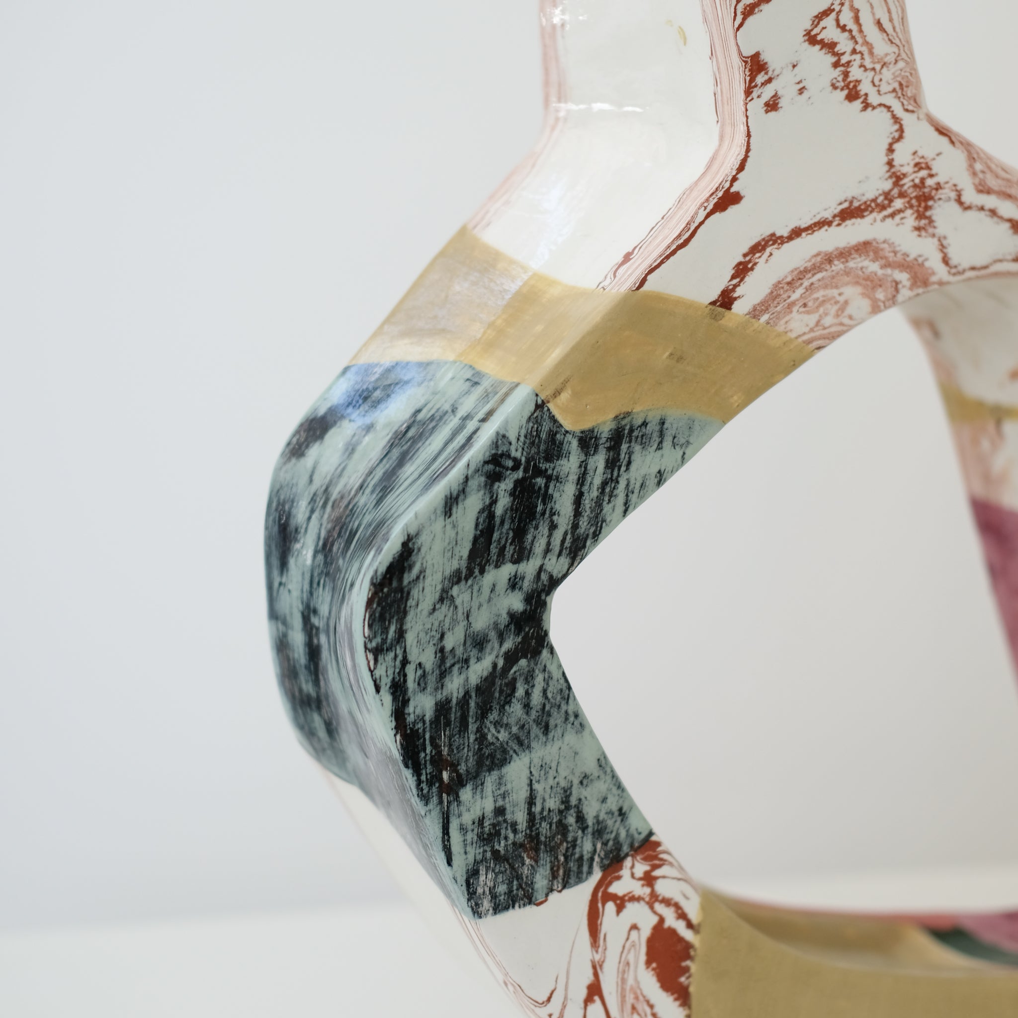 Vase en faïence H 35cm Berlin par Rosi Mistou pour Brutal Ceramics