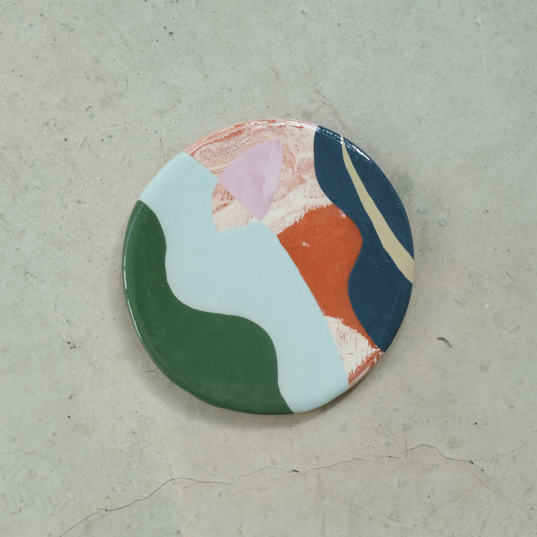 Assiette plate 15cm Bastia par Rosi Mistou pour Brutal Ceramics