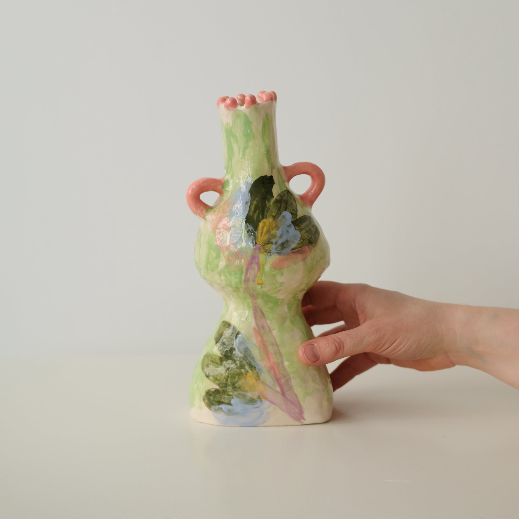 Vase en faïence H 25cm de Samantha Kerdine pour Brutal Ceramics
