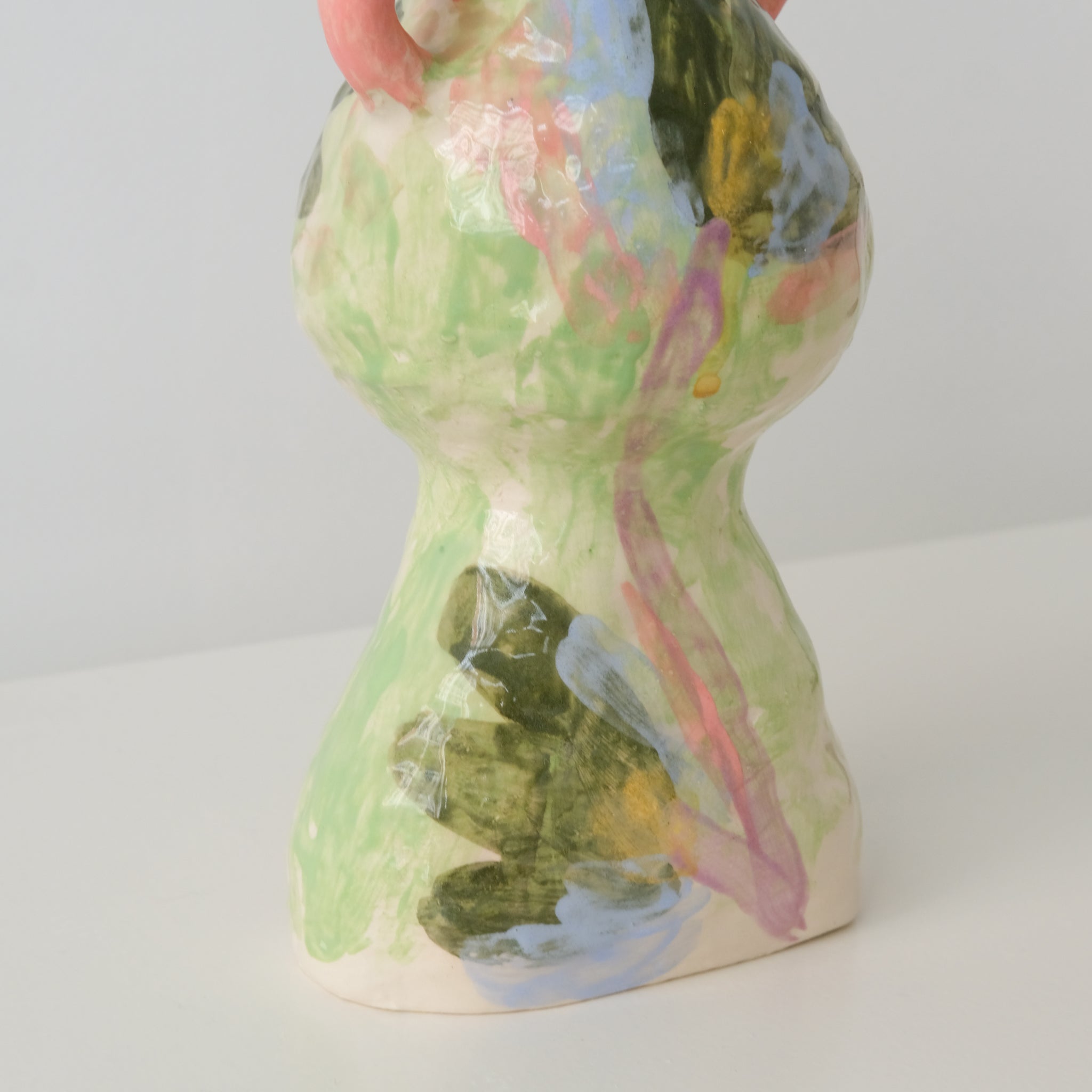 Vase en faïence H 25cm de Samantha Kerdine pour Brutal Ceramics
