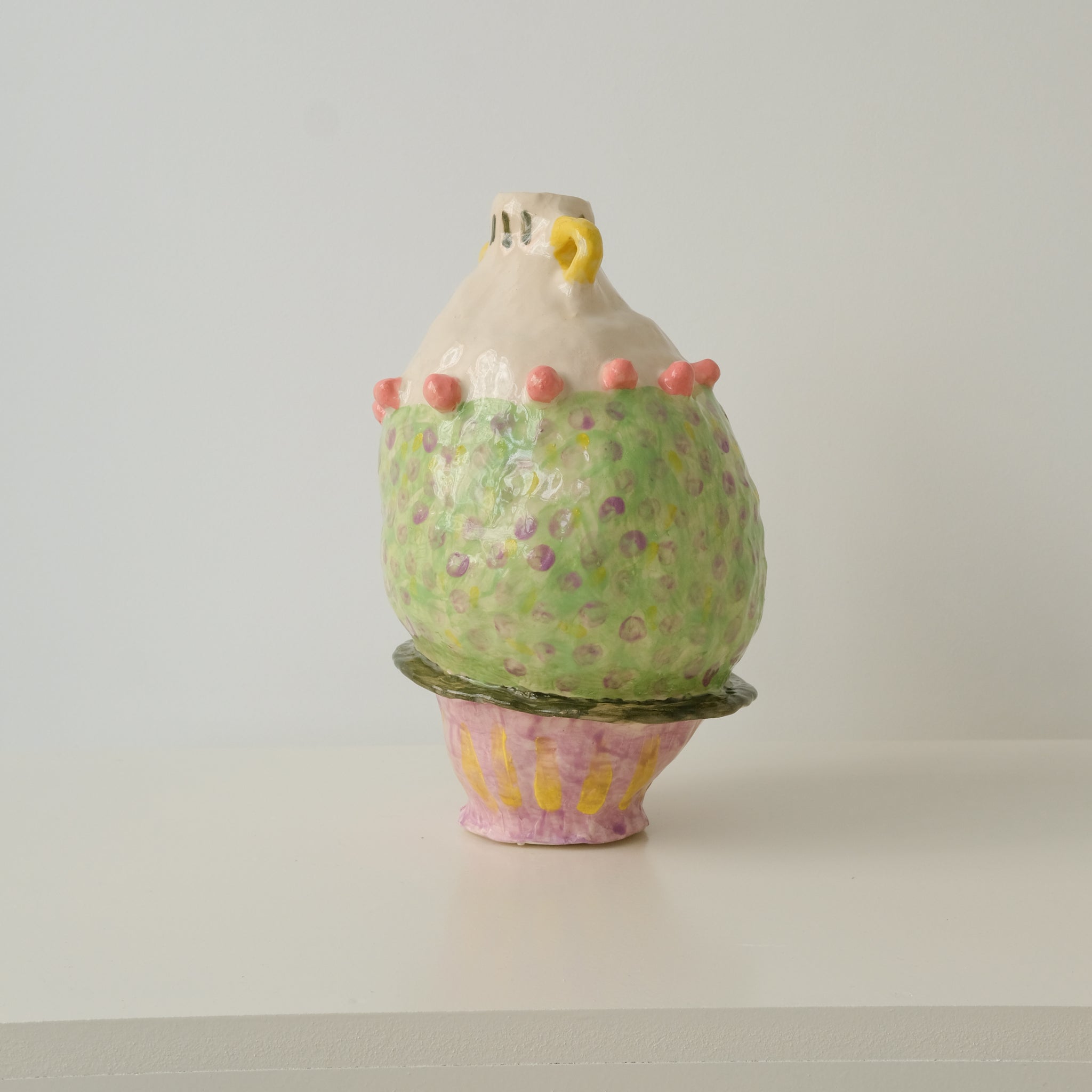 Vase en faïence H 30cm de Samantha Kerdine pour Brutal Ceramics