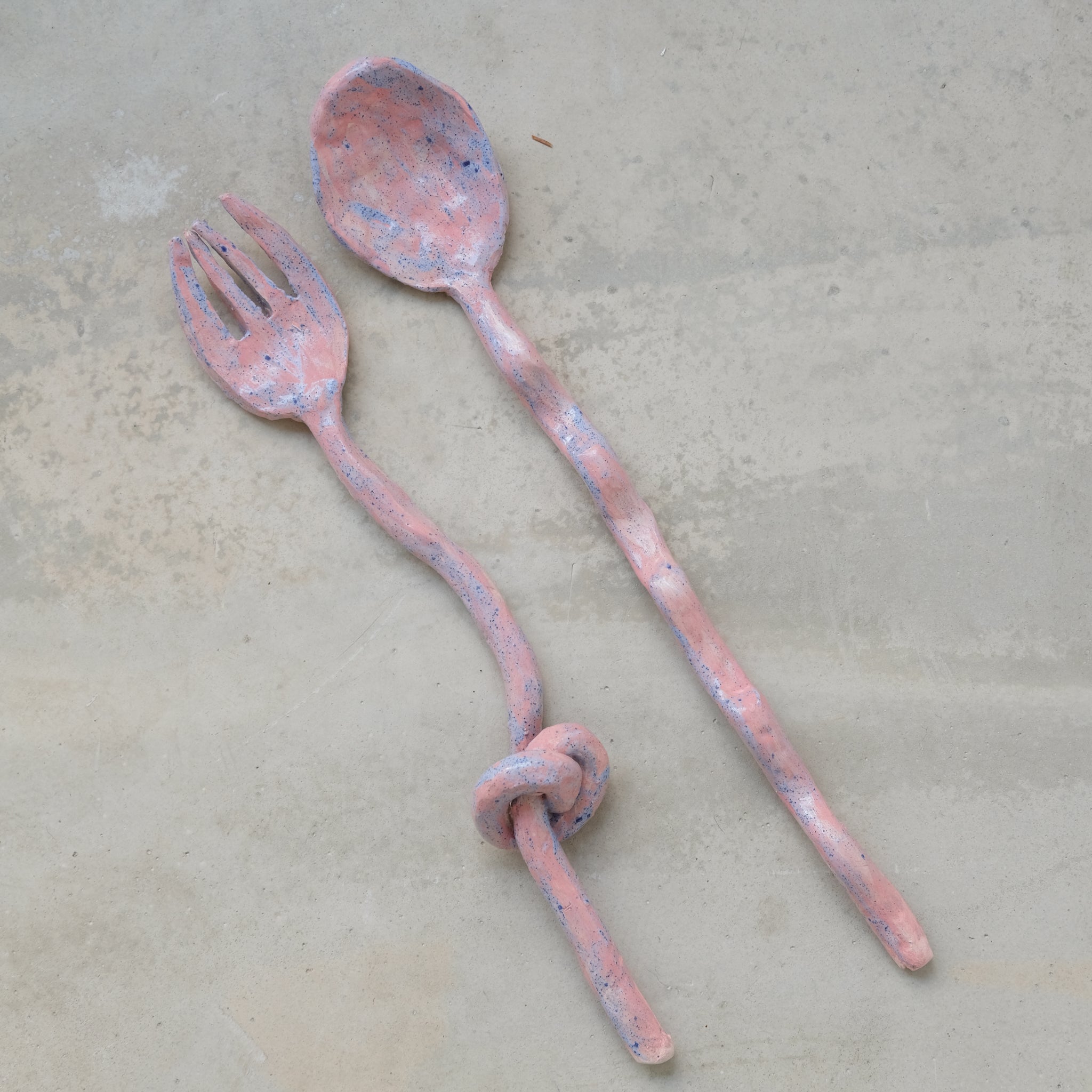 Objets couverts de Samantha Kerdine pour Brutal Ceramics