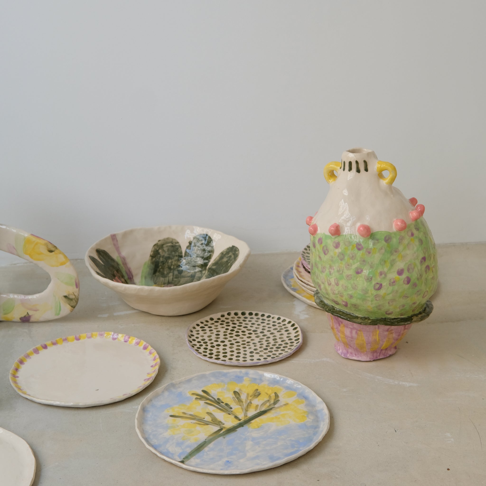 Assiette en faïence D 17cm - à Pois de Samantha Kerdine pour Brutal 