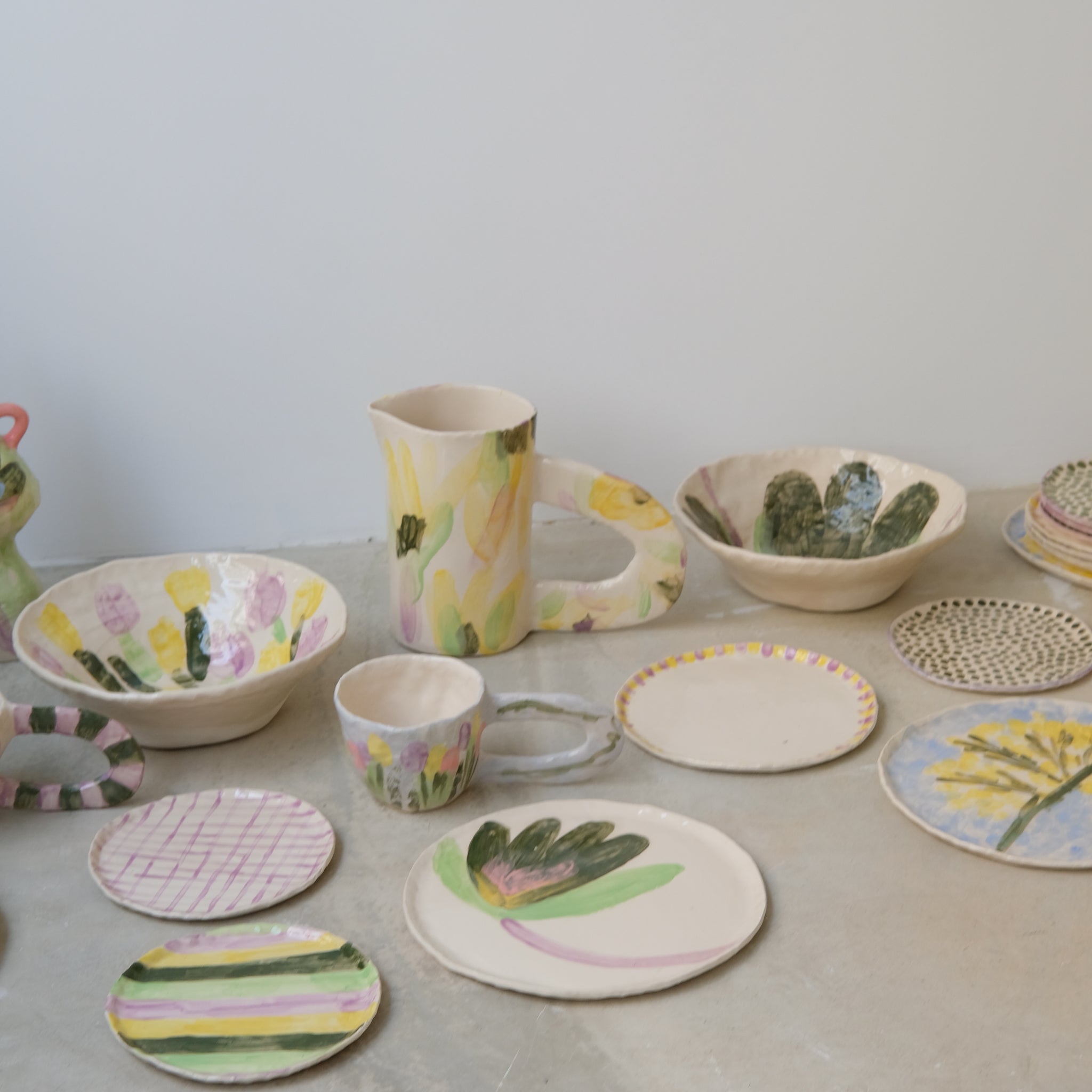 Assiette en faïence D 20cm Pois de Samantha Kerdine pour Brutal 