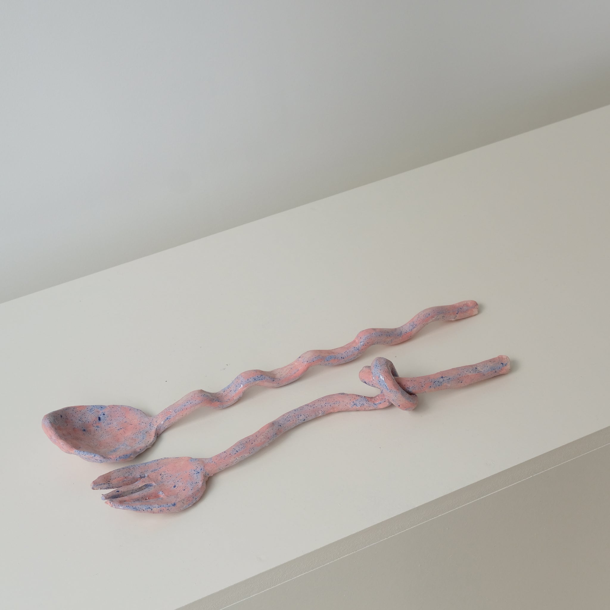 Objets couverts de Samantha Kerdine pour Brutal Ceramics