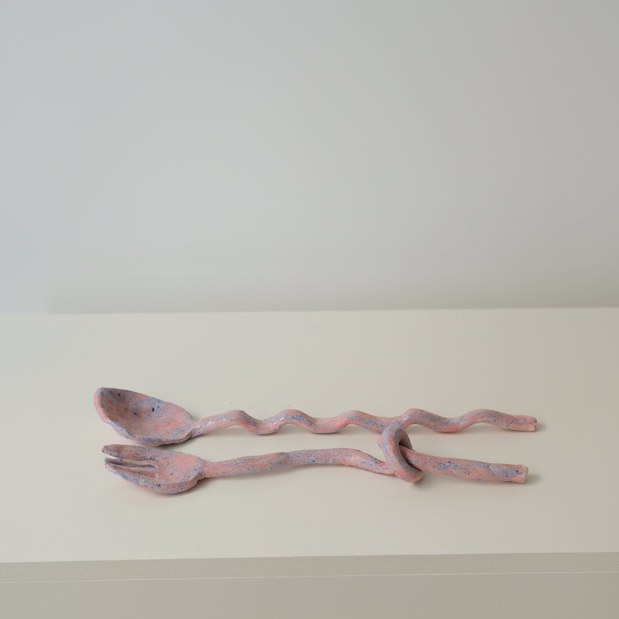 Objets couverts de Samantha Kerdine pour Brutal Ceramics
