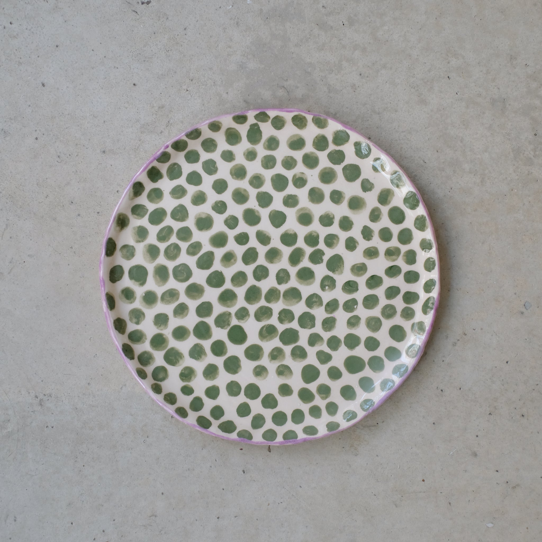 Assiette en faïence D 17cm - à Pois de Samantha Kerdine pour Brutal 