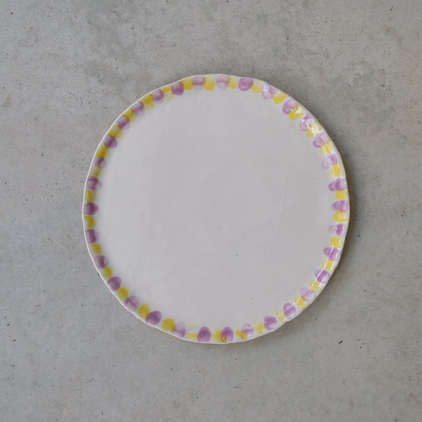 Assiette en faïence D 20cm - Traits jaune et violet de Samantha Kerdine pour Brutal Ceramics