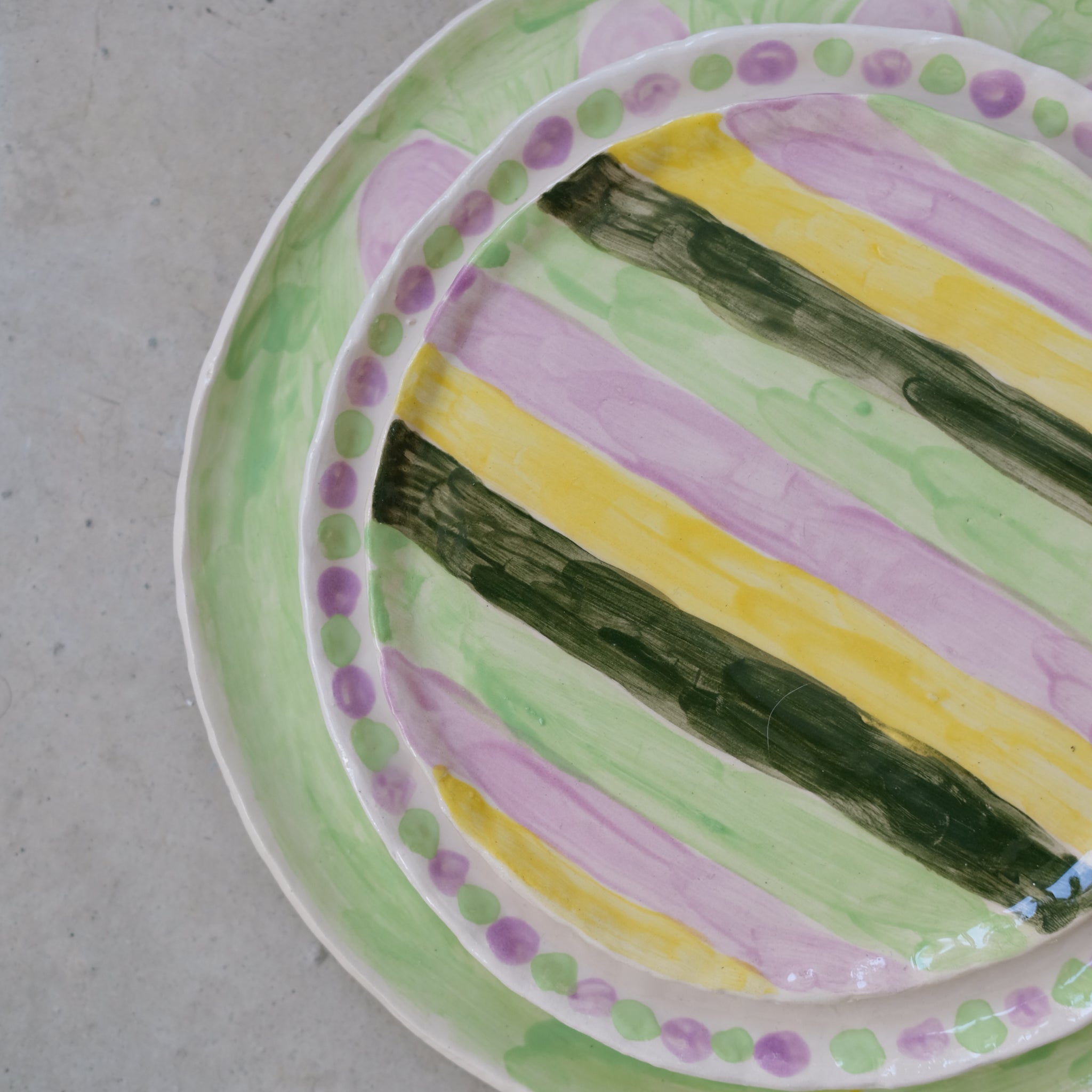 Assiette en faïence D 20cm Pois de Samantha Kerdine pour Brutal 