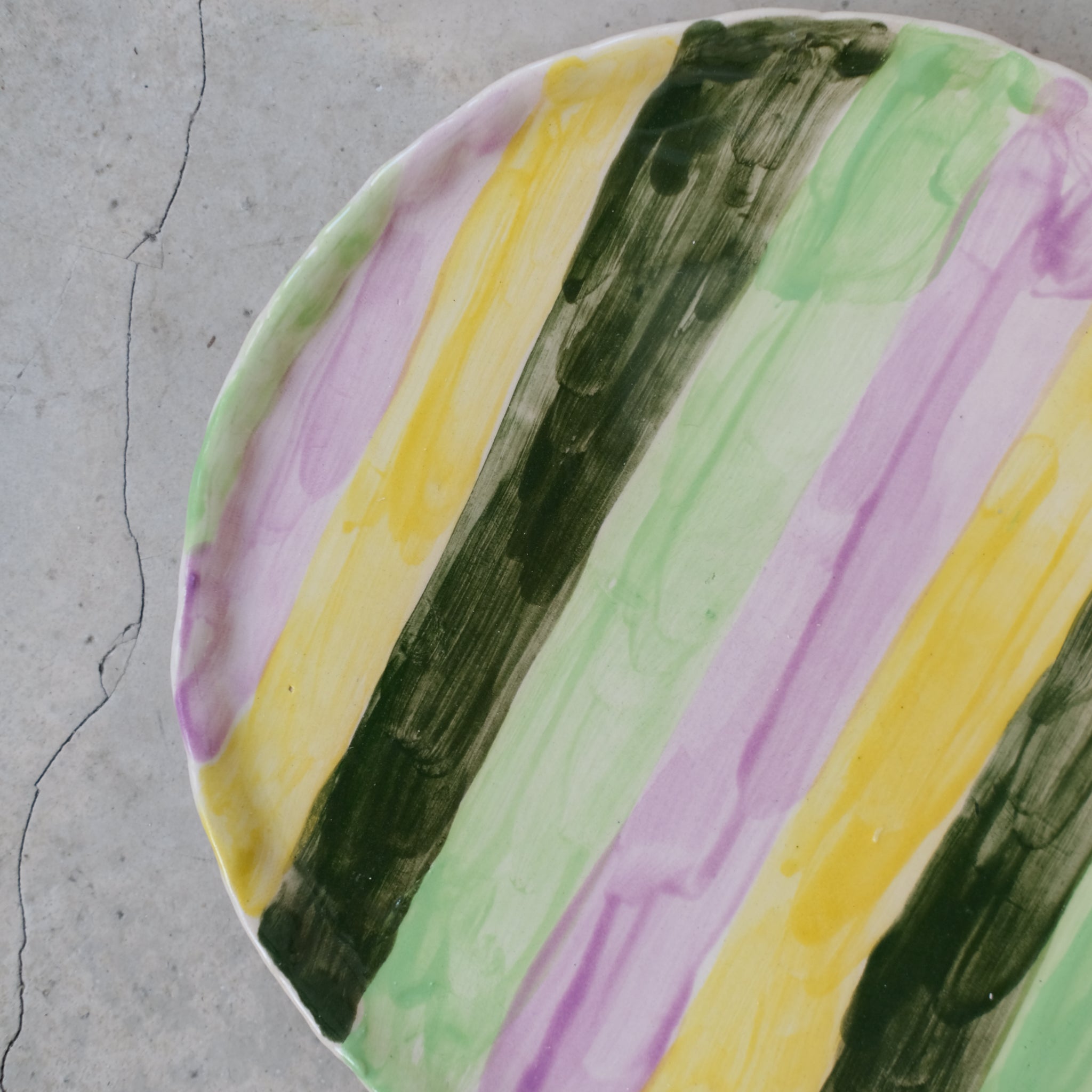 Assiette en faïence D 17cm Rayures de Samantha Kerdine pour Brutal 