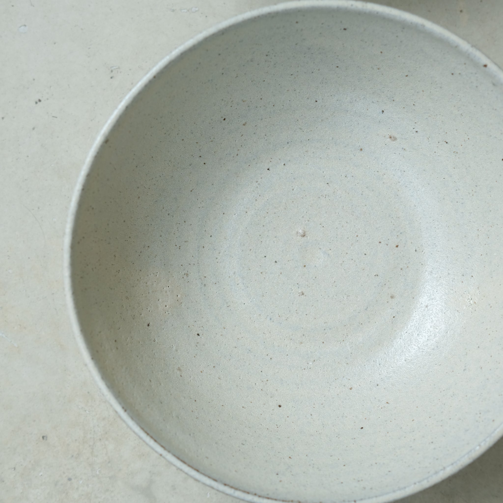 Bol en en grès rouge, émail beige par Atelier Vitrac chez Brutal