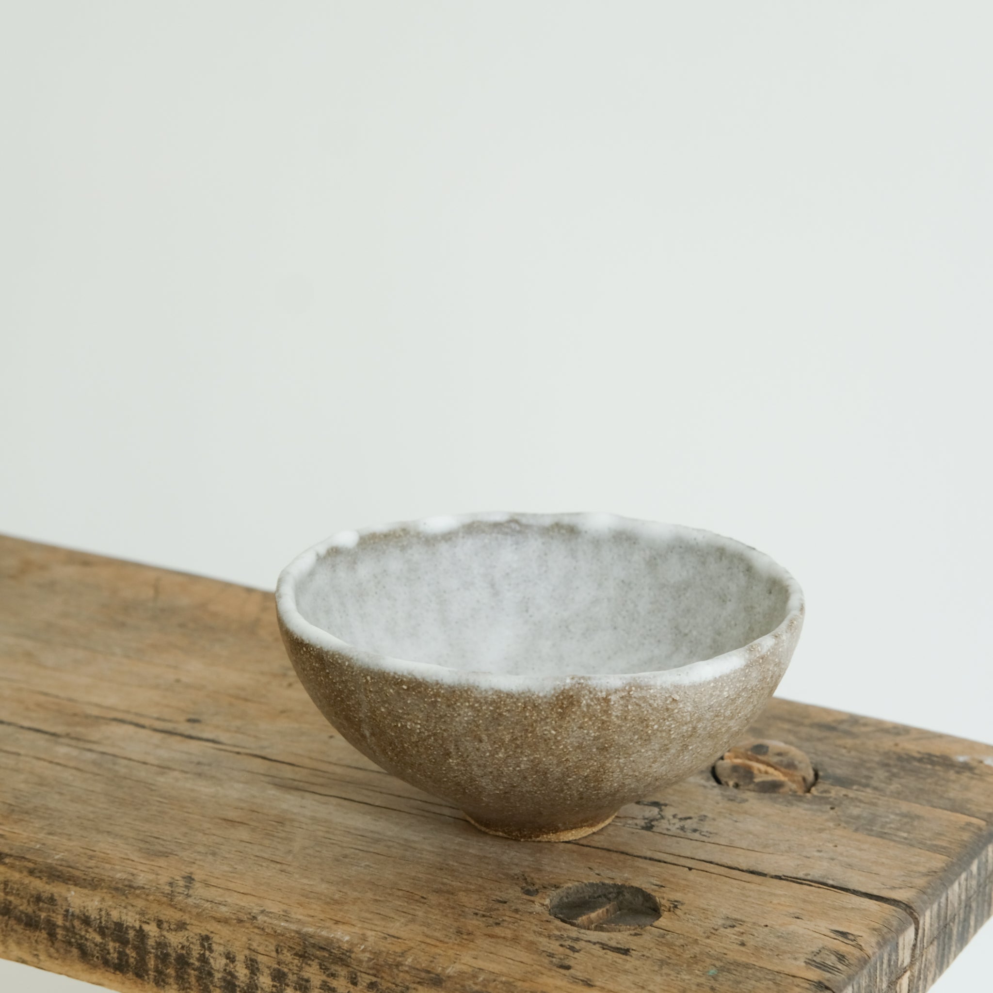 Bol en grès roux D 10cm(m) - blanc/brun de Cups cups cups chez Brutal