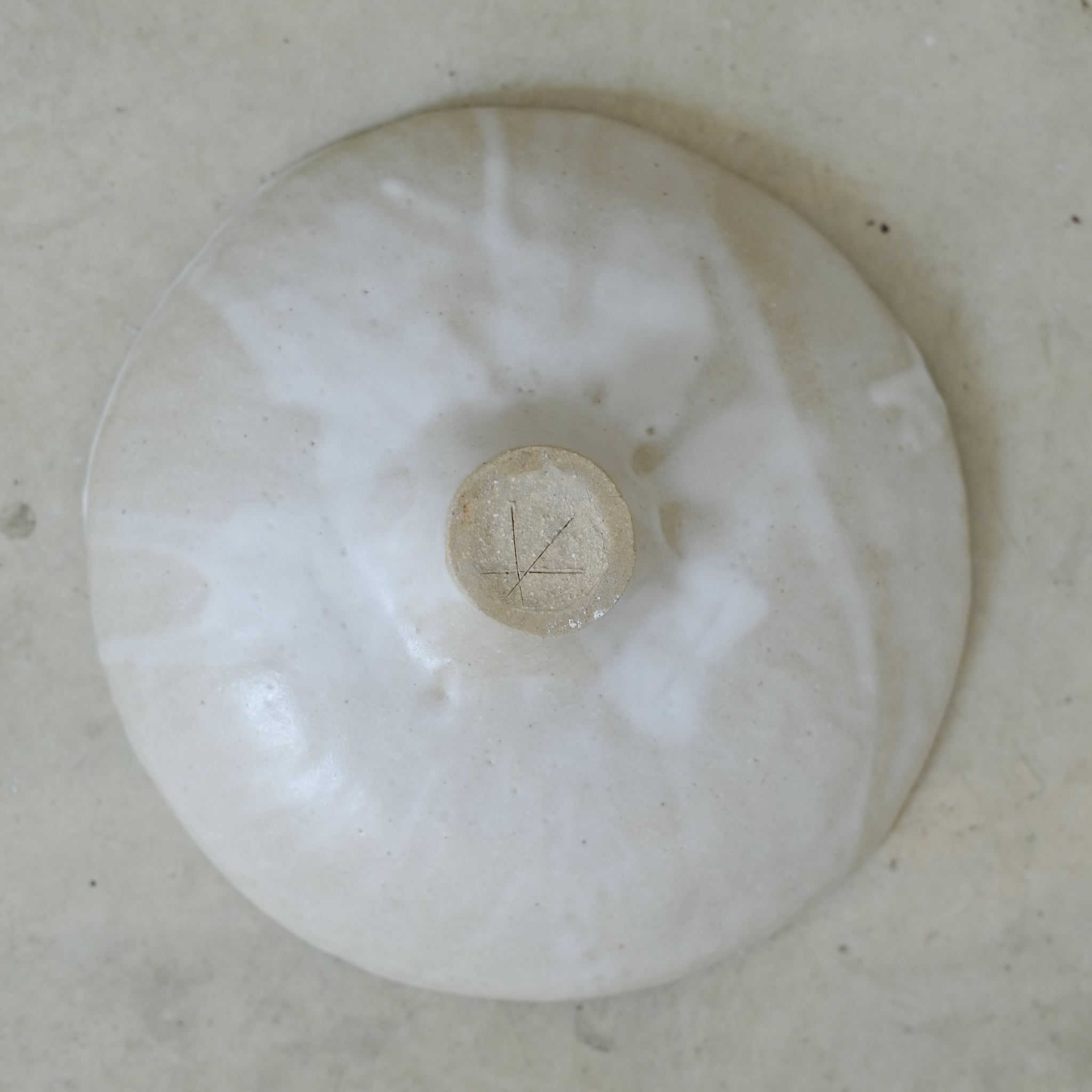 Coupe en grès blanc D 21,5cm(v) - blanc de Cups cups cups chez Brutal
