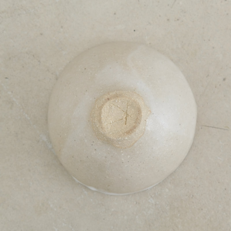 Bol en grès roux D 9cm(h) - blanc de Cups cups cups chez Brutal Ceramics