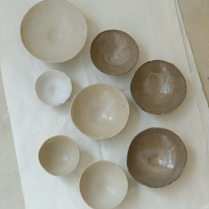 Bol en grès roux D 9cm(h) - blanc de Cups cups cups chez Brutal Ceramics