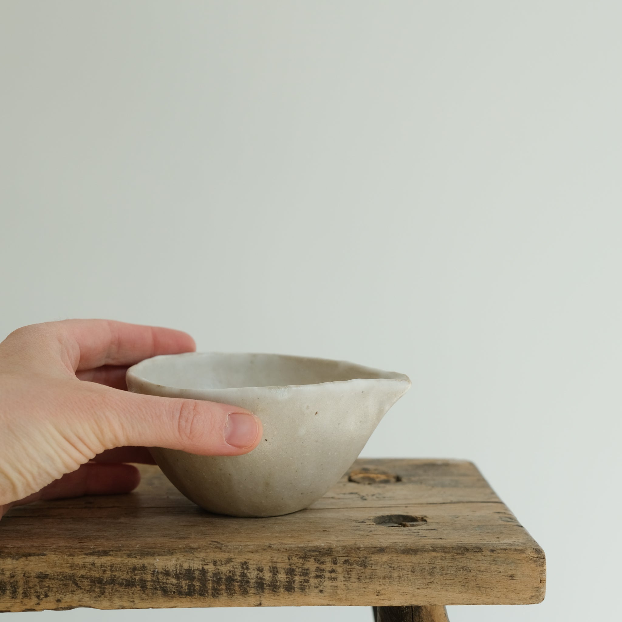 Verseuse en grès  D 11,5cm(k) - Blanc de Cups cups cups chez Brutal