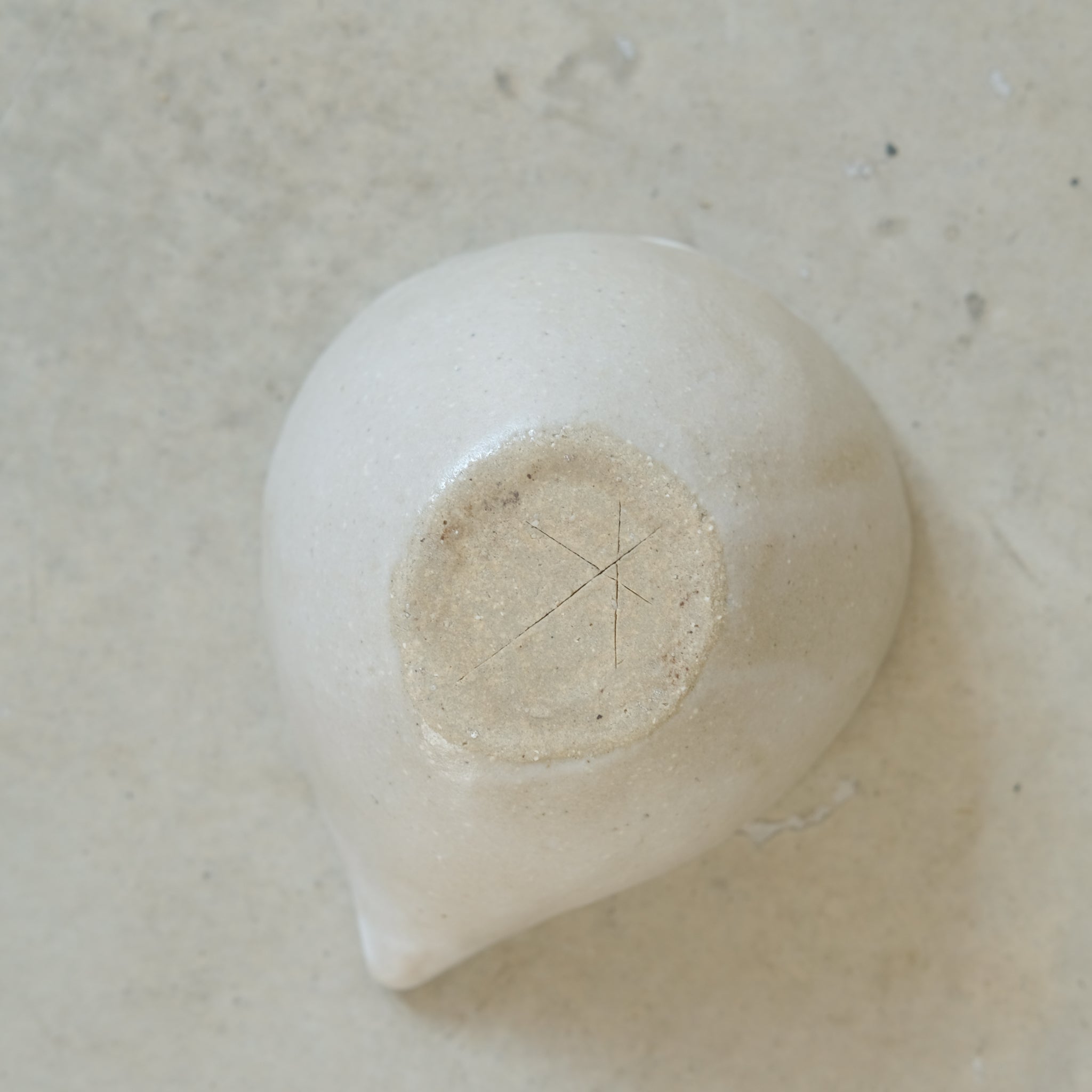 Verseuse en grès  D 11,5cm(k) - Blanc de Cups cups cups chez Brutal